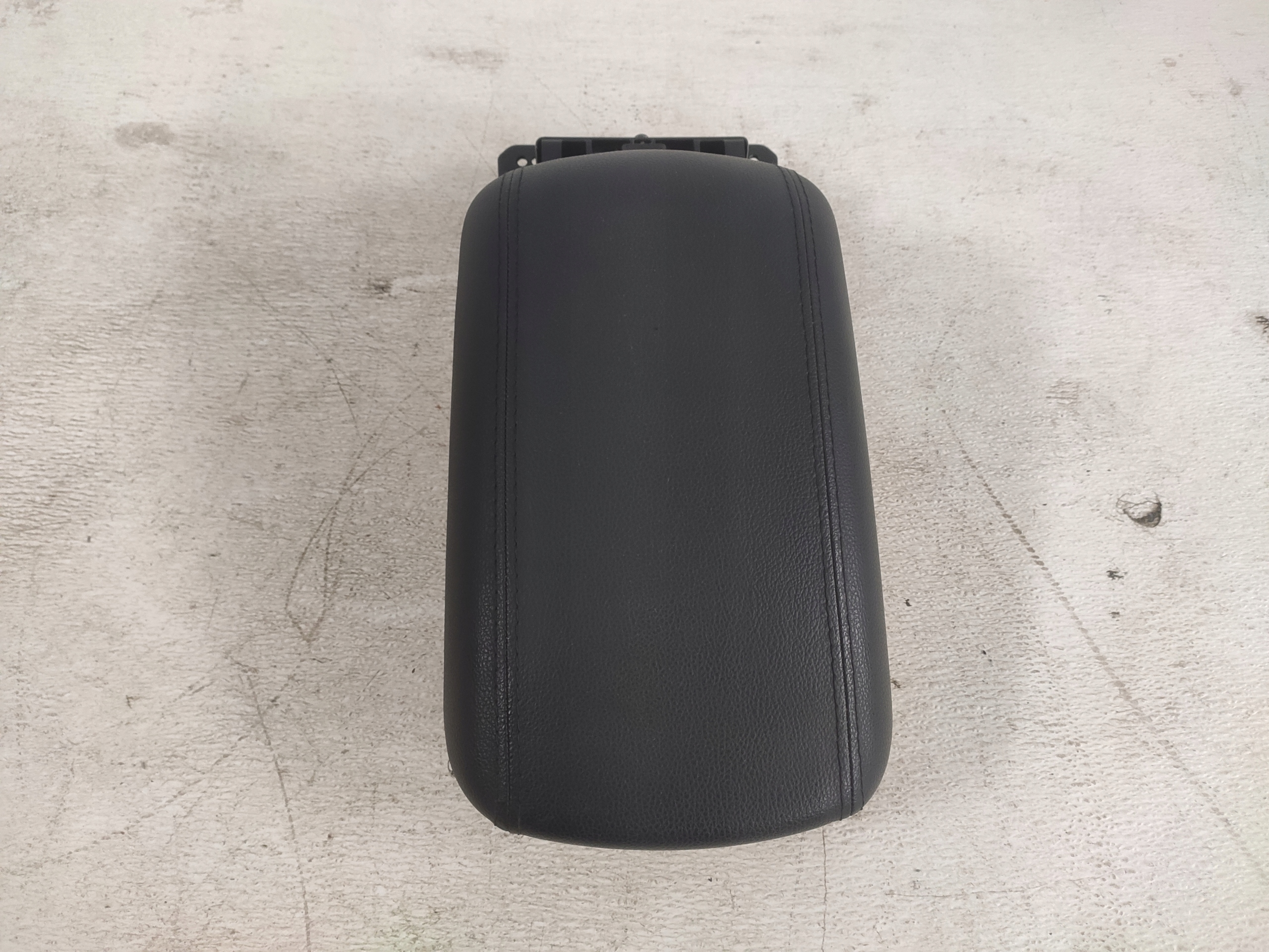 KIA CARENS IV 2013 ПОДЛОКОТНИК