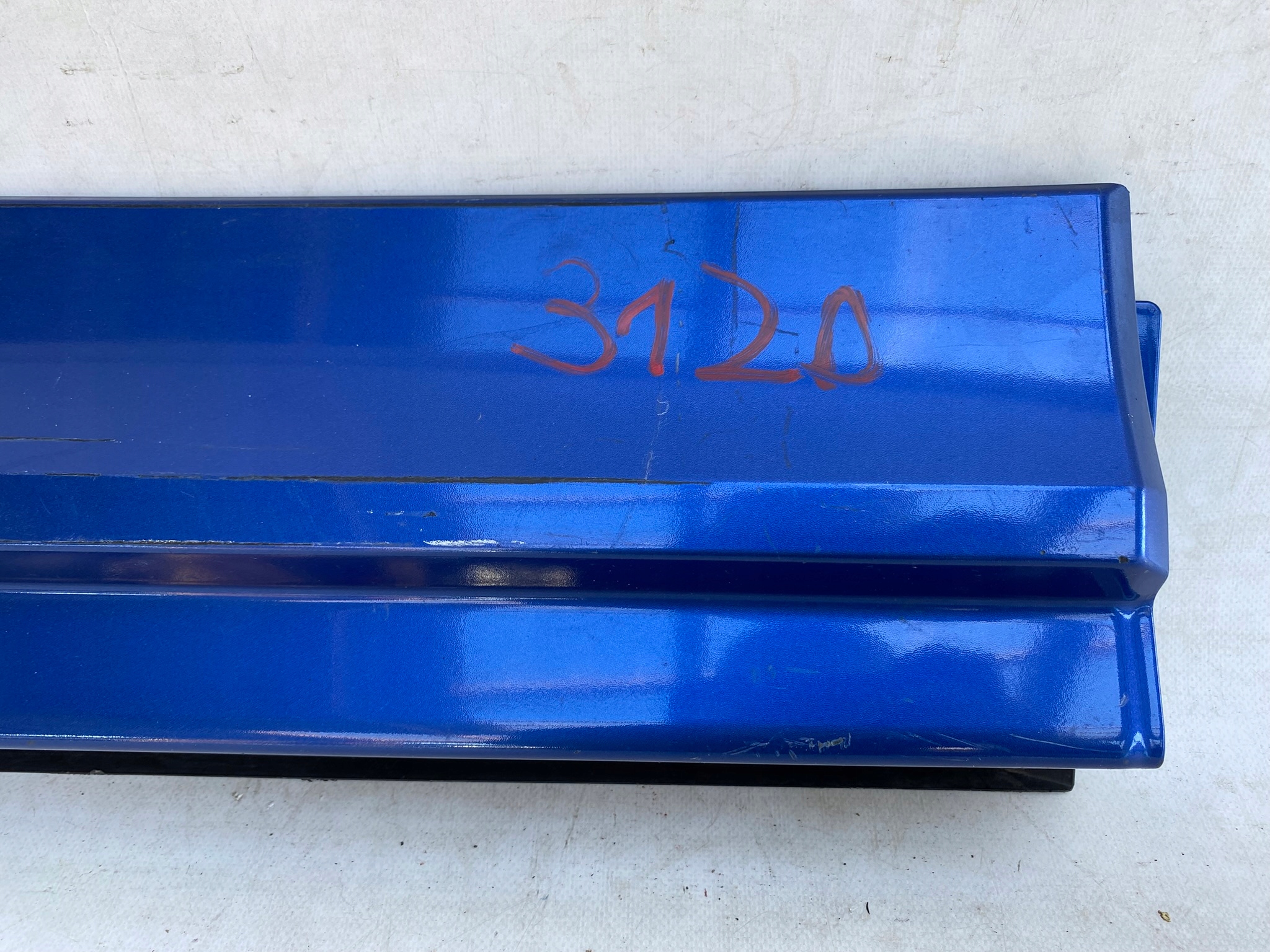 MITSUBISHI ECLIPSE CROSS 21- moulding door right rear part