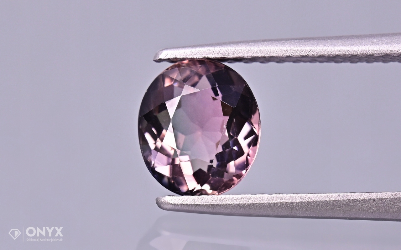 Turmalín fazetovaný ovál 7x6 mm