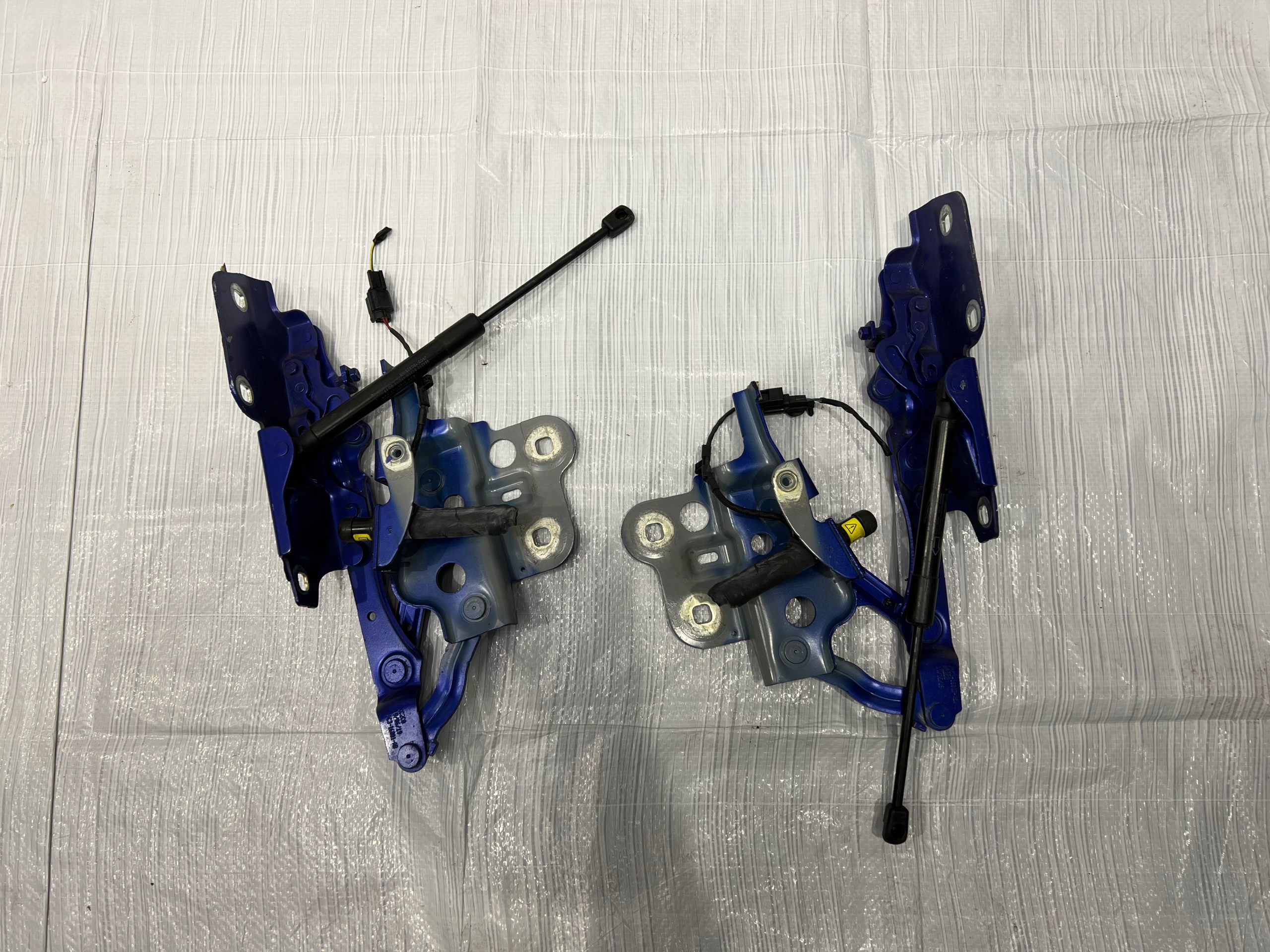 ПЕТЛЯ КАПОТА ЛЕВАЯ ИЛИ ПРАВАЯ JAGUAR E-PACE