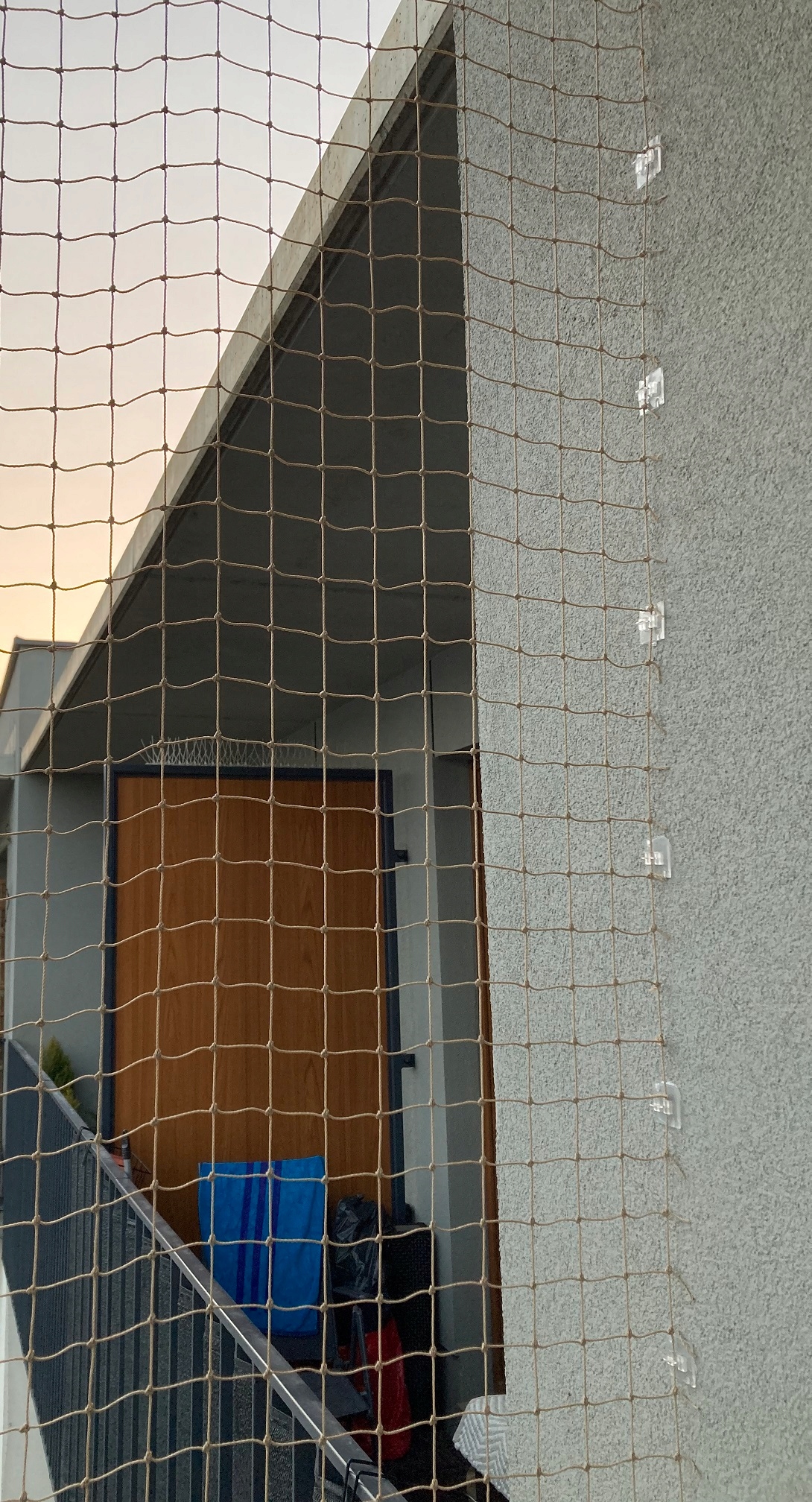 SIATKA NA BALKON DLA KOTA PTAKI GOŁĘBIE 3 KOLORY OCZKO 50MM CIĘTA NA WYMIAR Kolor beżowy