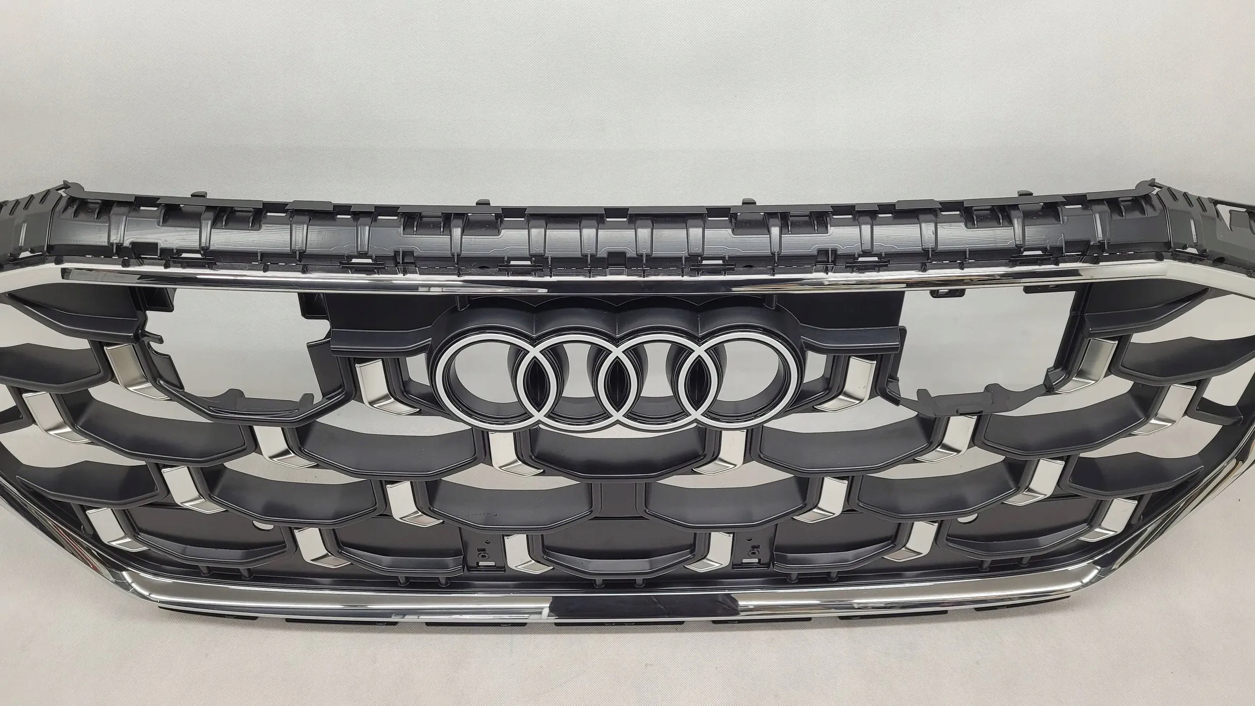 AUDI SQ8 Q8 S-LINE ATRAPA GRILL ZDERZAKA PRZÓD 4M8853651CK NOWA ORYGINAŁ FV Numer katalogowy oryginału 4M8853651BR