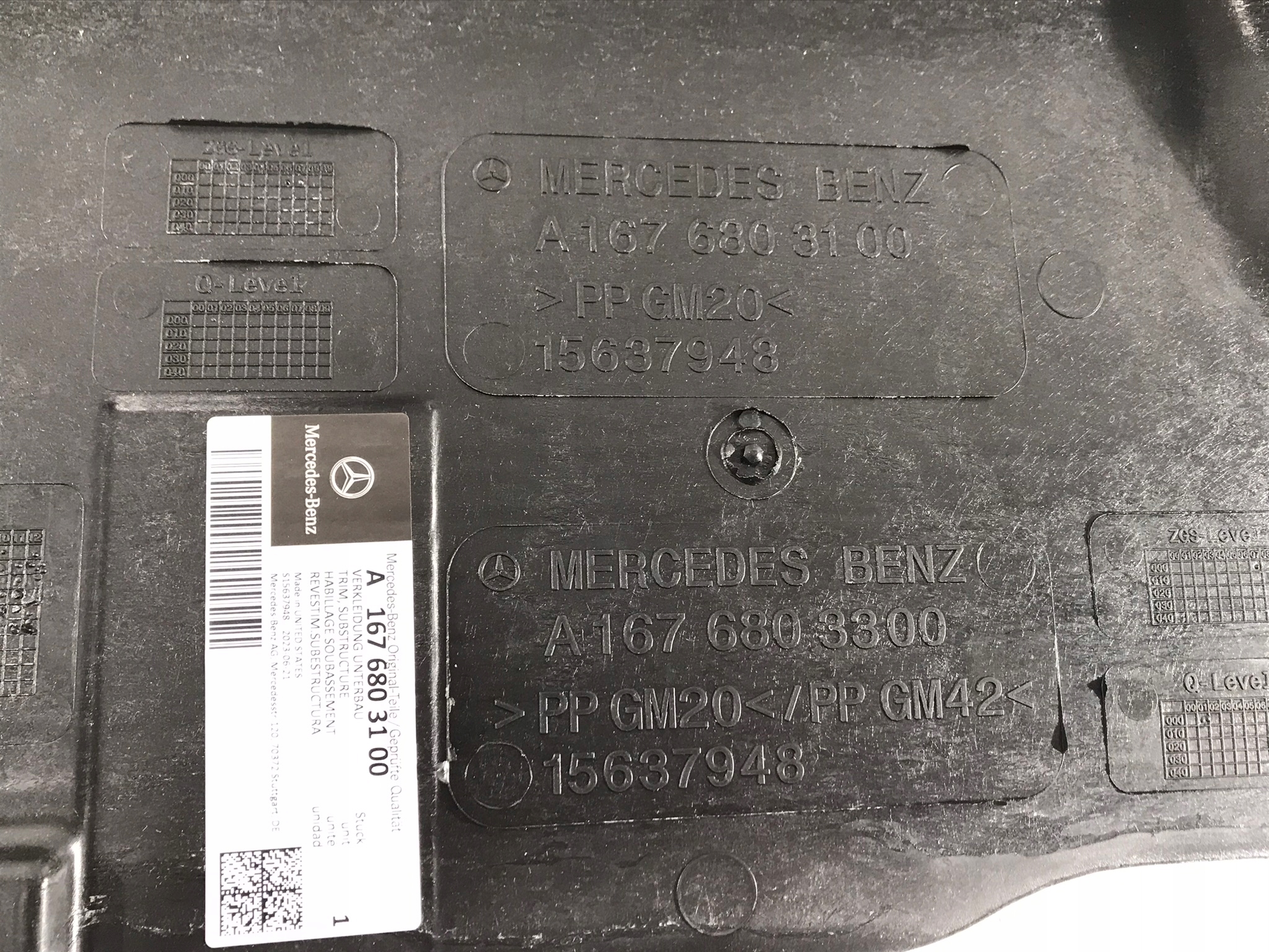 Osłona dolna podwozia lewa MERCEDES GLE A1676803100 Typ samochodu Samochody osobowe