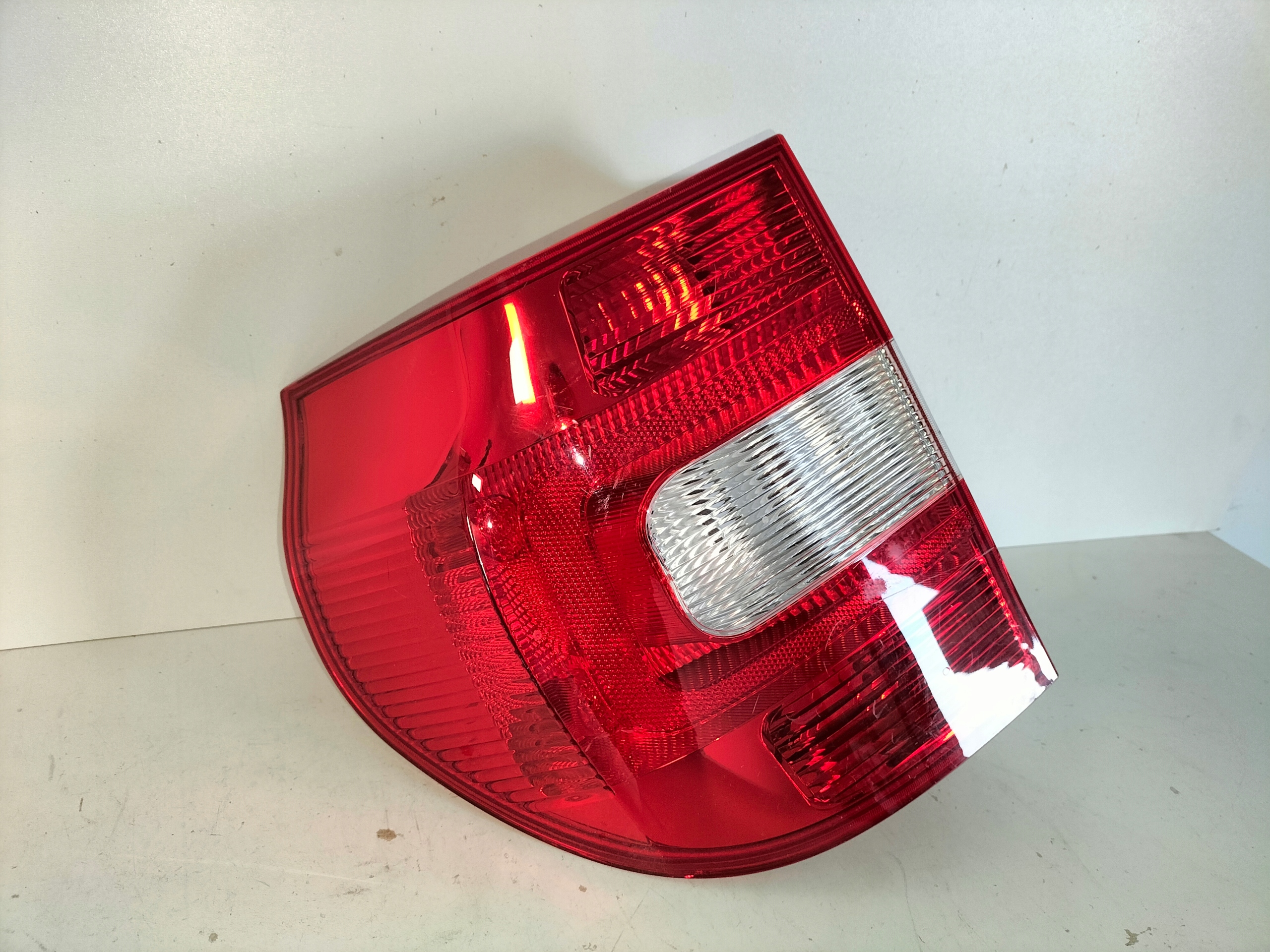 light rear rear part left SKODA YETI 09-13