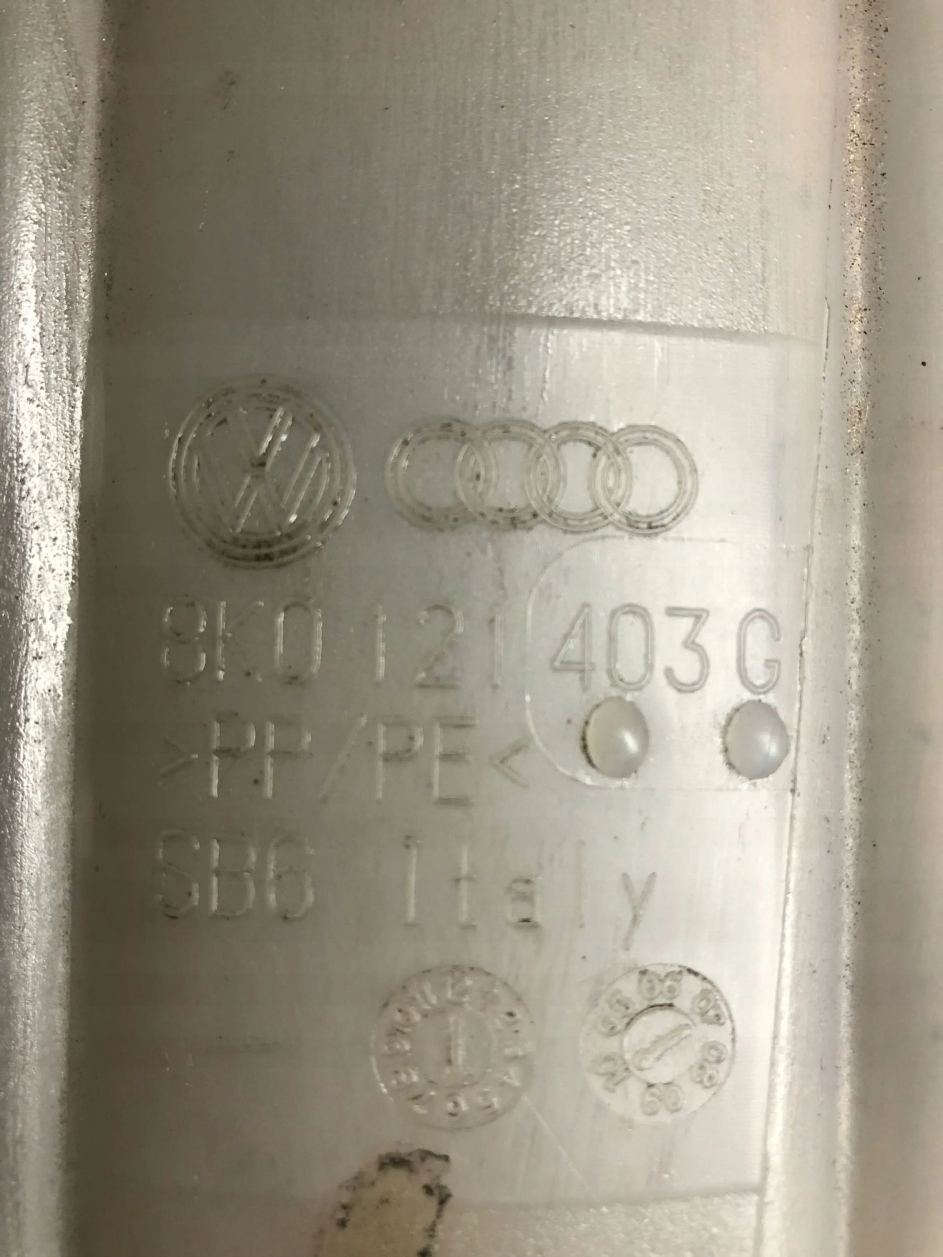 Réservoir eau AUDI A4 B8 A5 8K0121403G