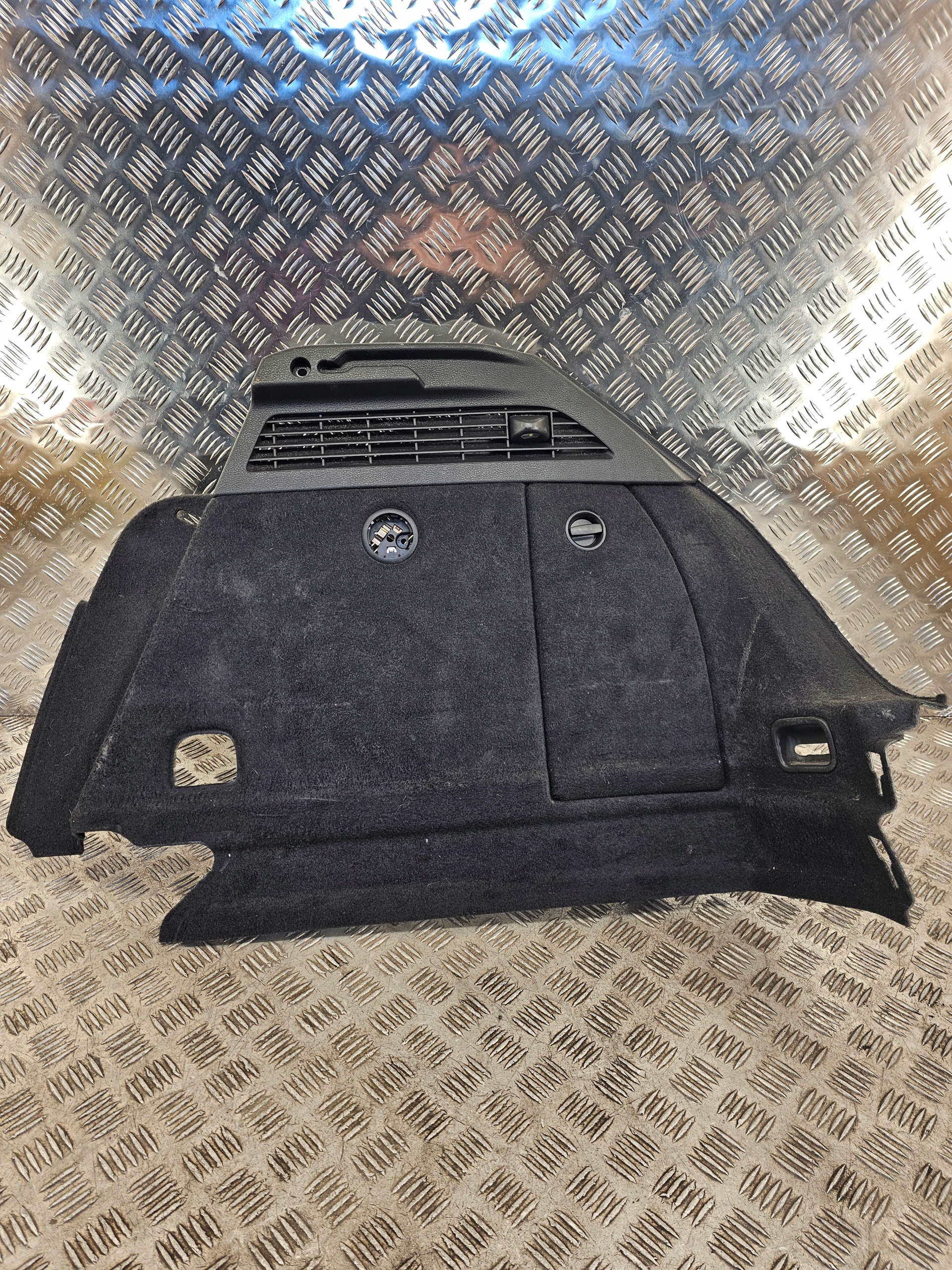 side upholstery boot right 8V4863880B AUDI A3 8V HATCHBACK 17R
