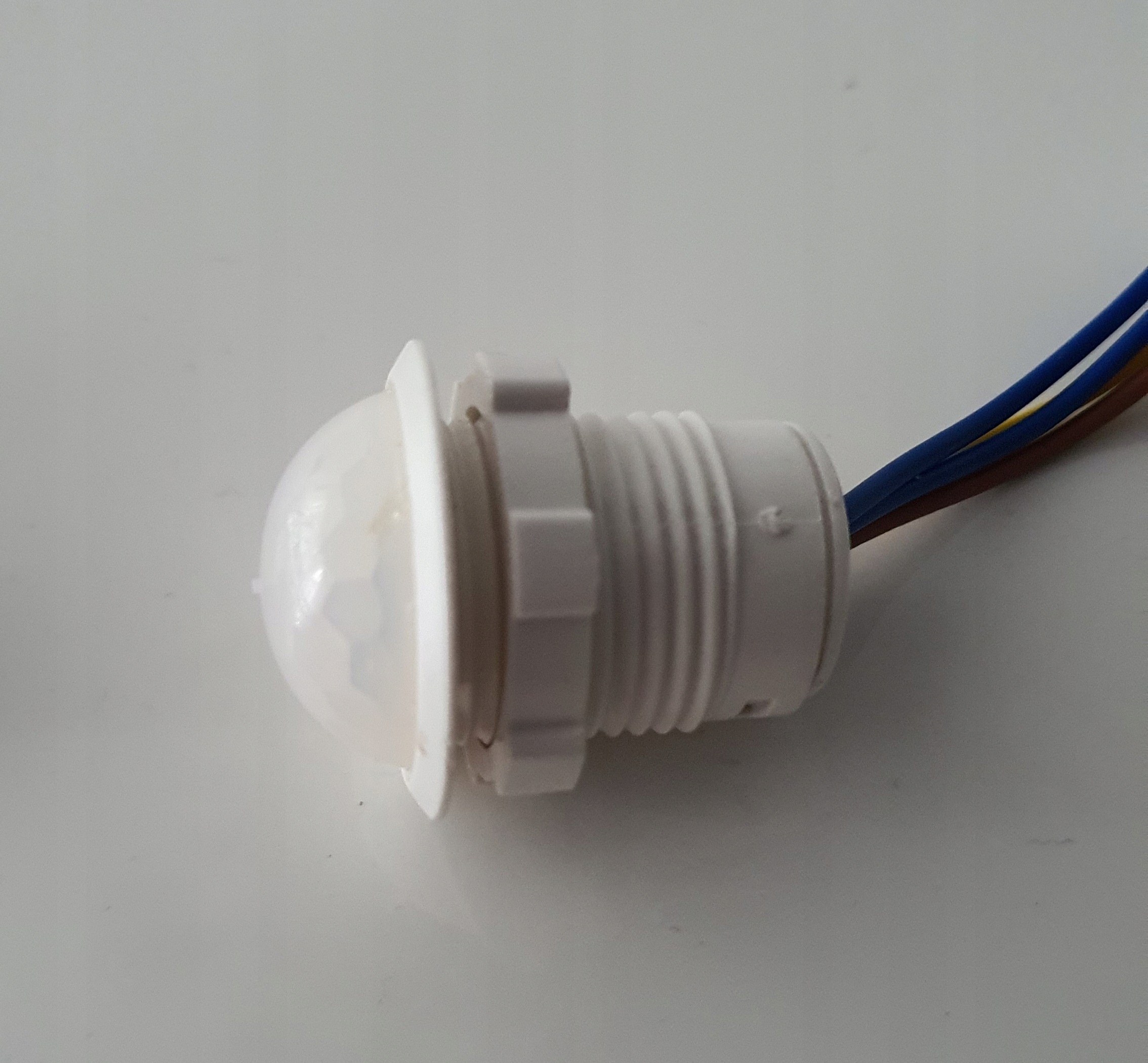 CZUJNIK RUCHU 20MM 230V 40S DO ŻARÓWEK LED Model prod210286