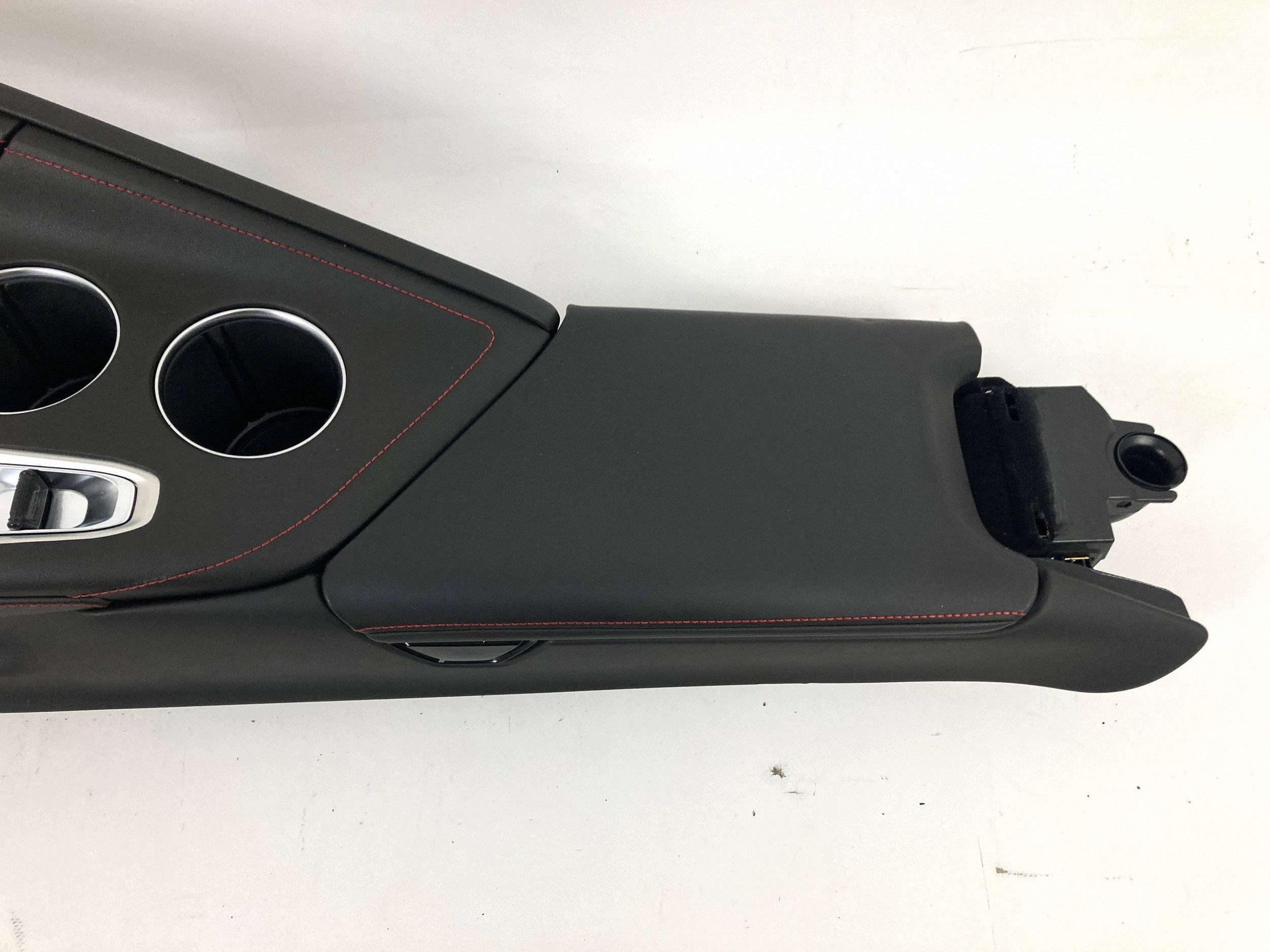 Chevrolet Corvette C8 Stingray tunnel console central 2020-2025