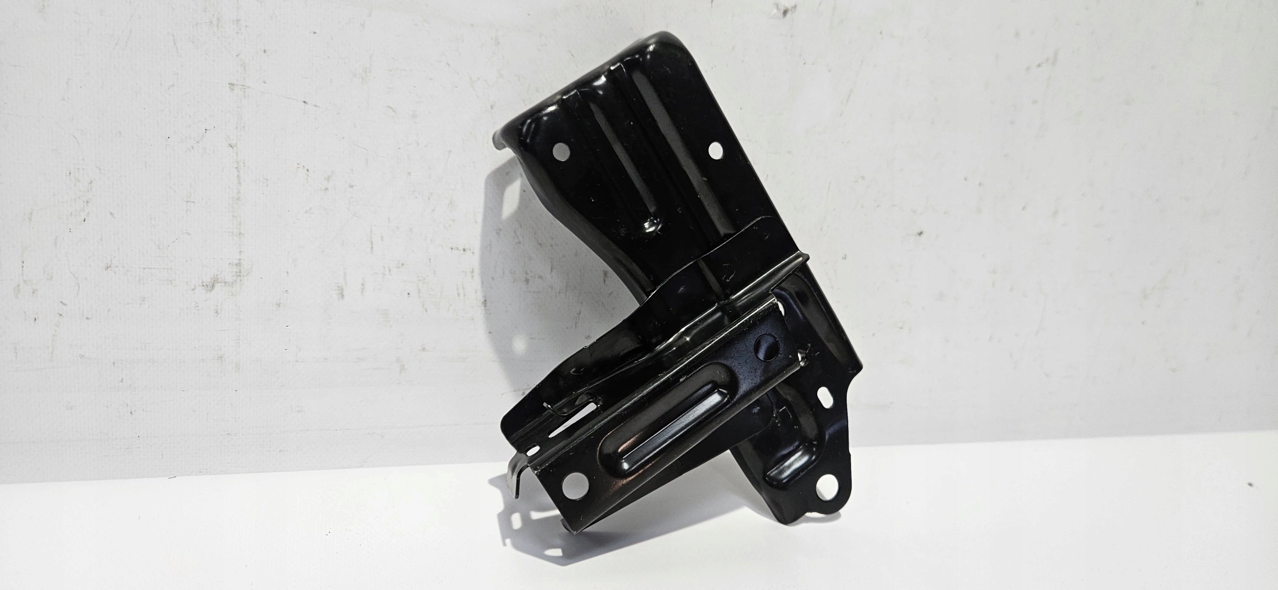console holder supports left front TOYOTA YARIS CROSS 20- original