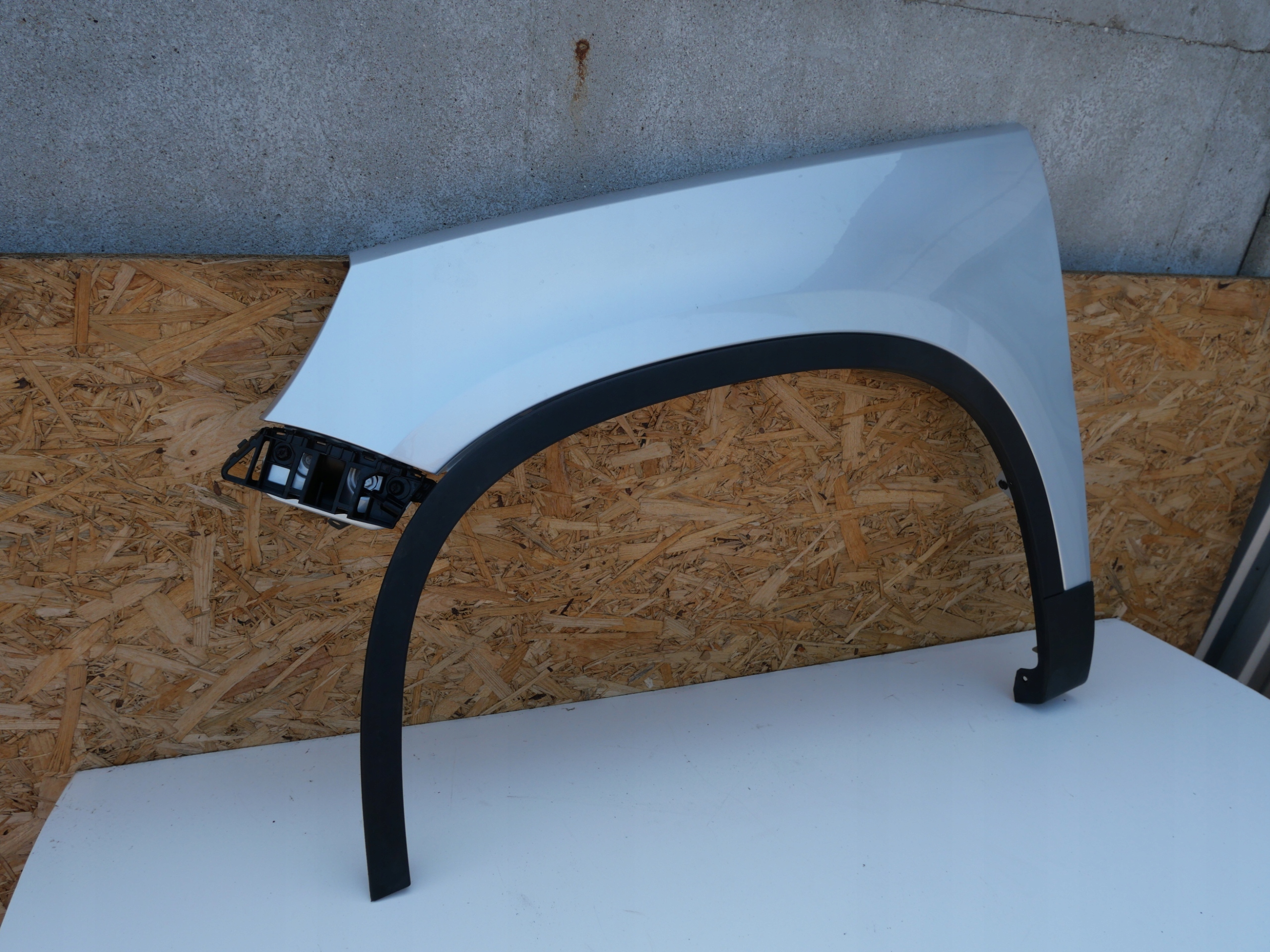 fender front left VW TIGUAN and 5N0