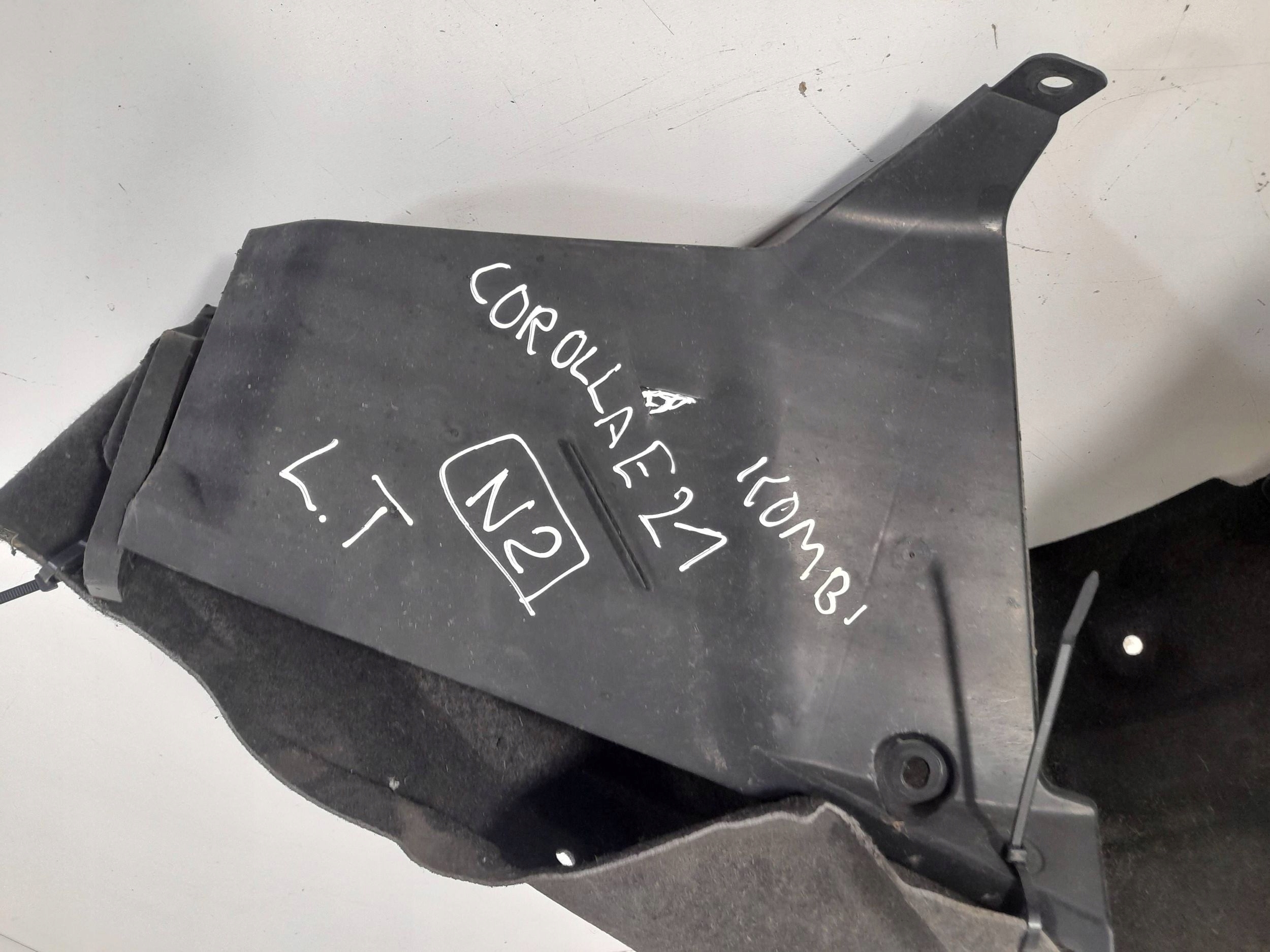 Toyota Corolla E21 Kombi mudguard rear. right 5259202370 (N2)