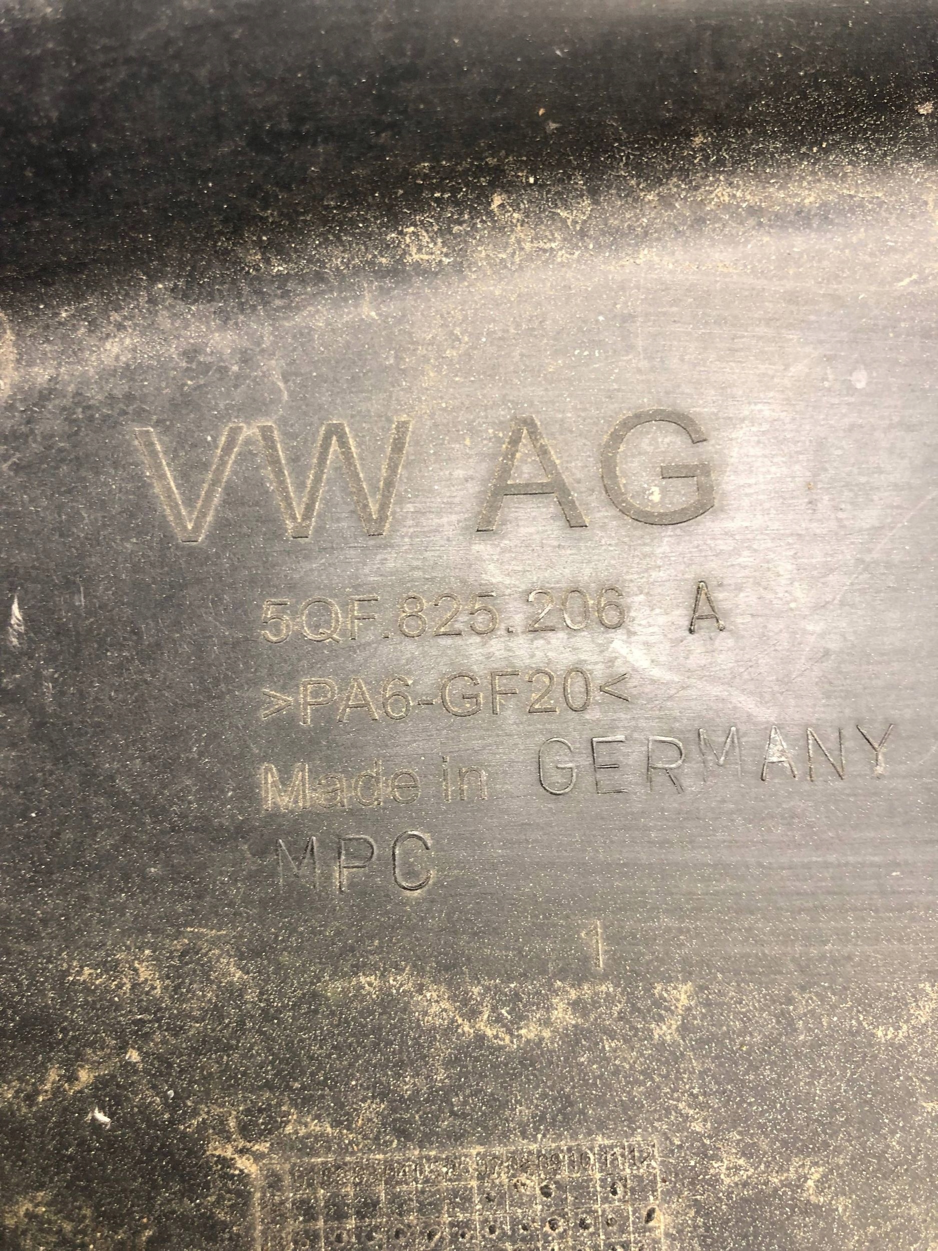 cover chassis AUDI Q3 5QF825206A