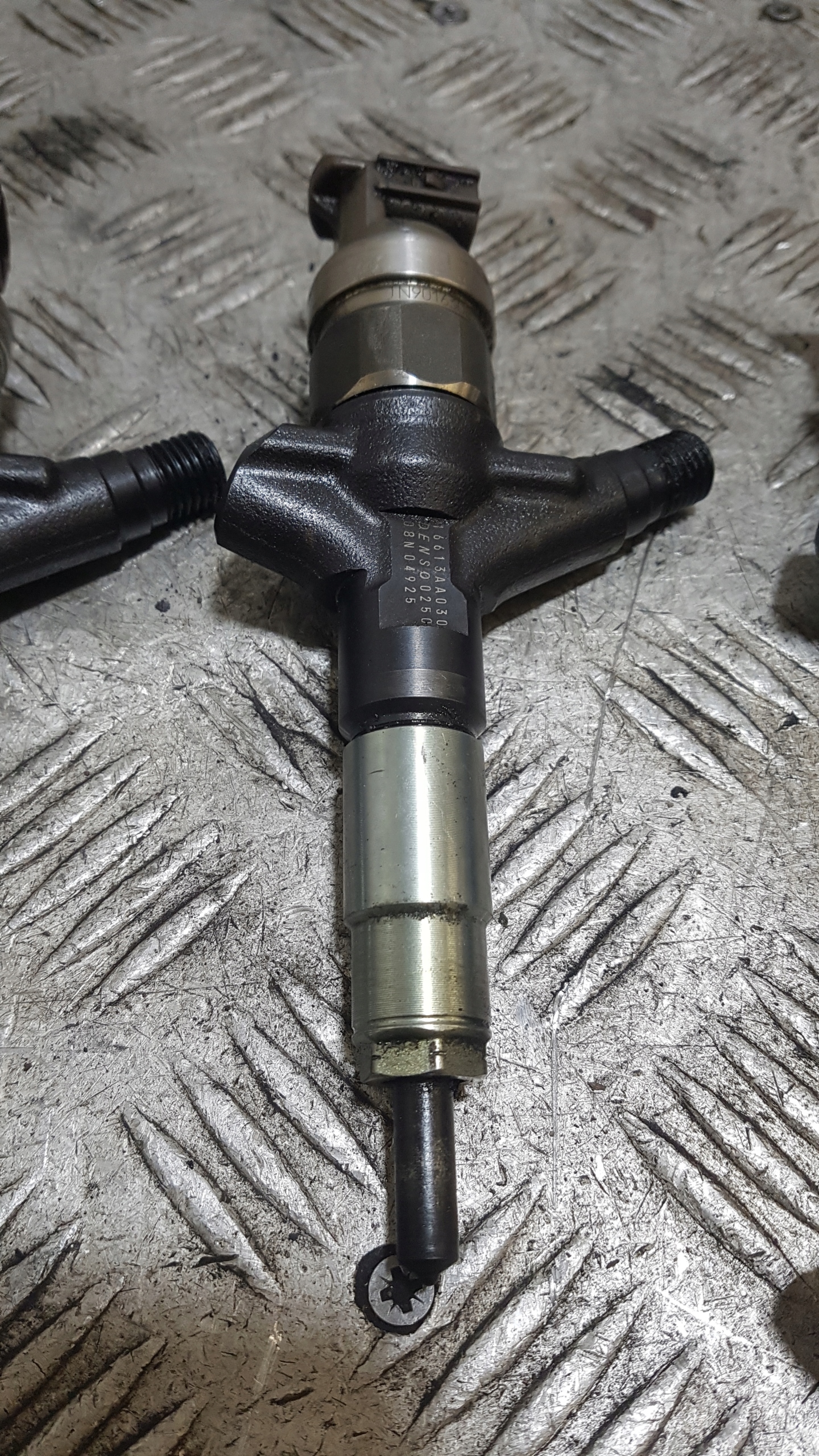 nozzles injectors KOMPLET SUBARU LEGACY 4 16613AA030