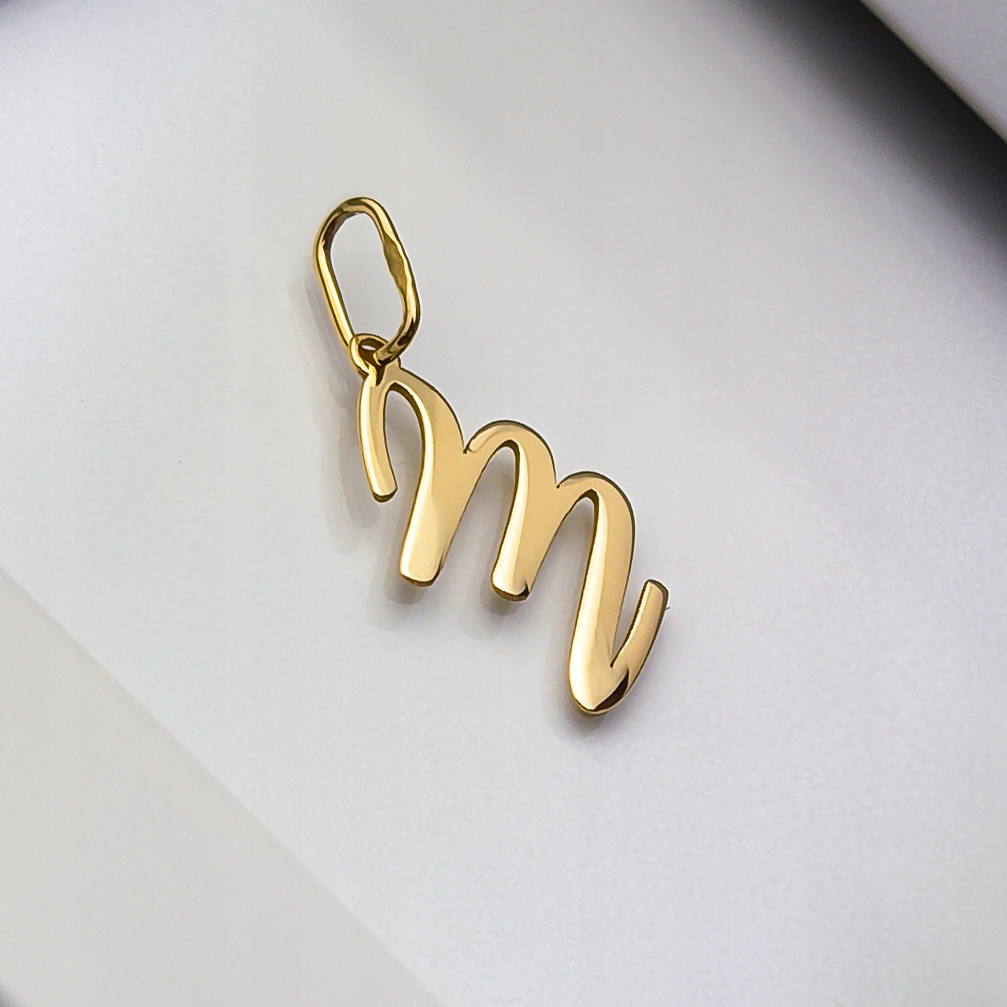 Zlatý přívěsek písmeno M Au 585