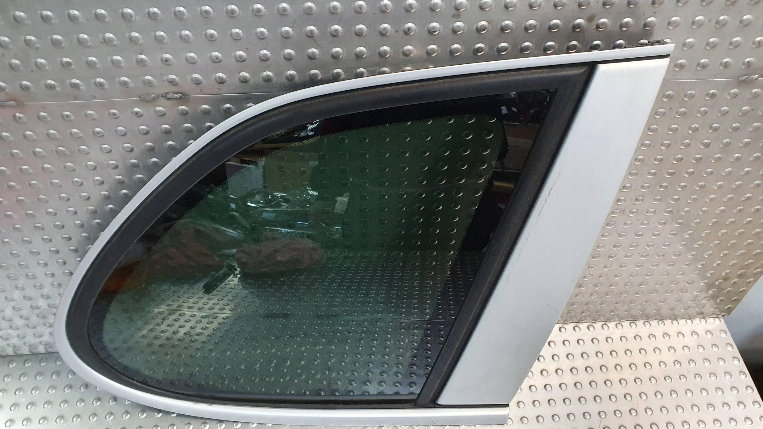 window side rear part right PORSCHE CAYENNE and 7L5845298BA 02