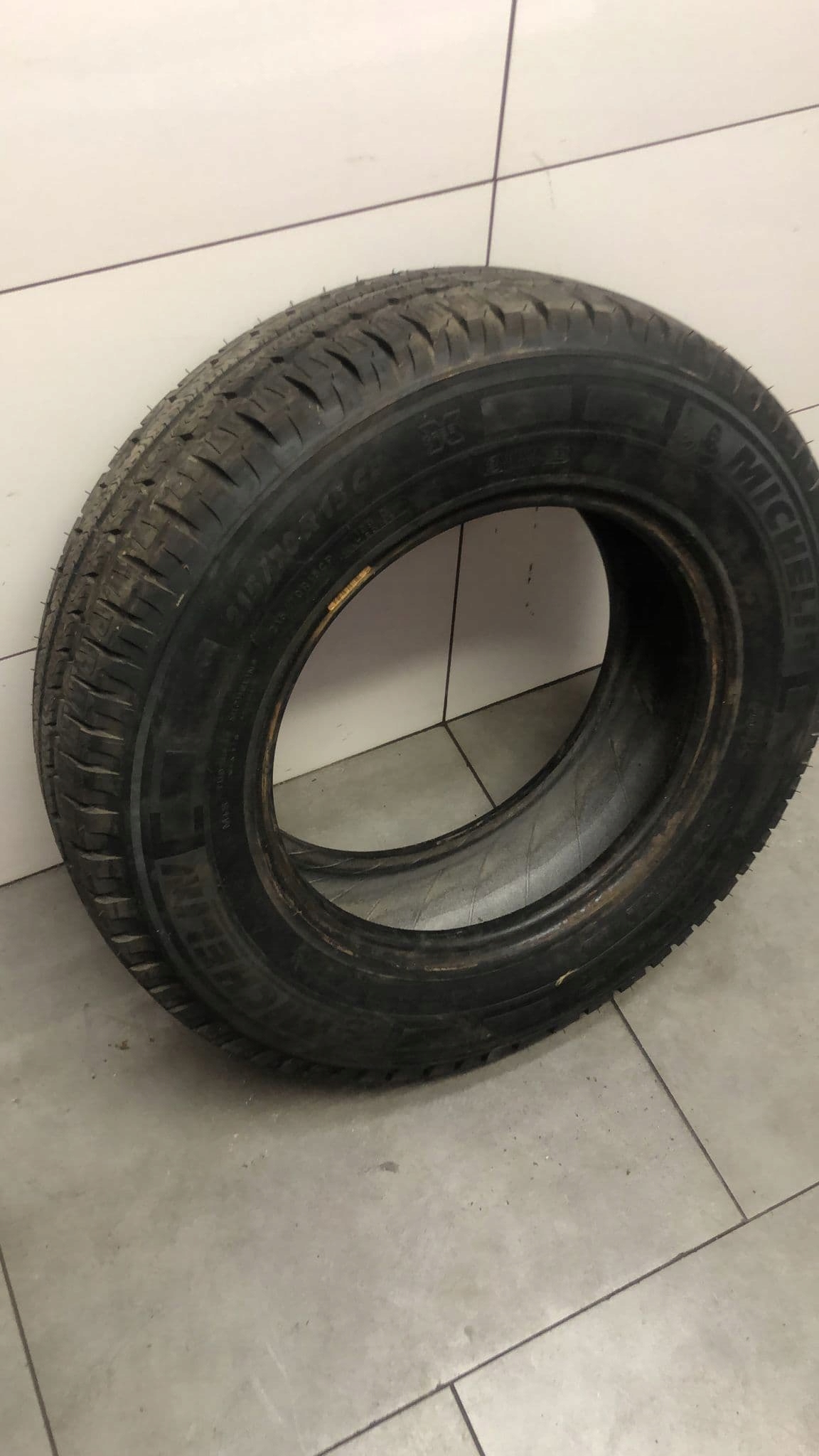 215/70R15CP - Зимова шина MICHELIN 215 / 70R15CP 9mm