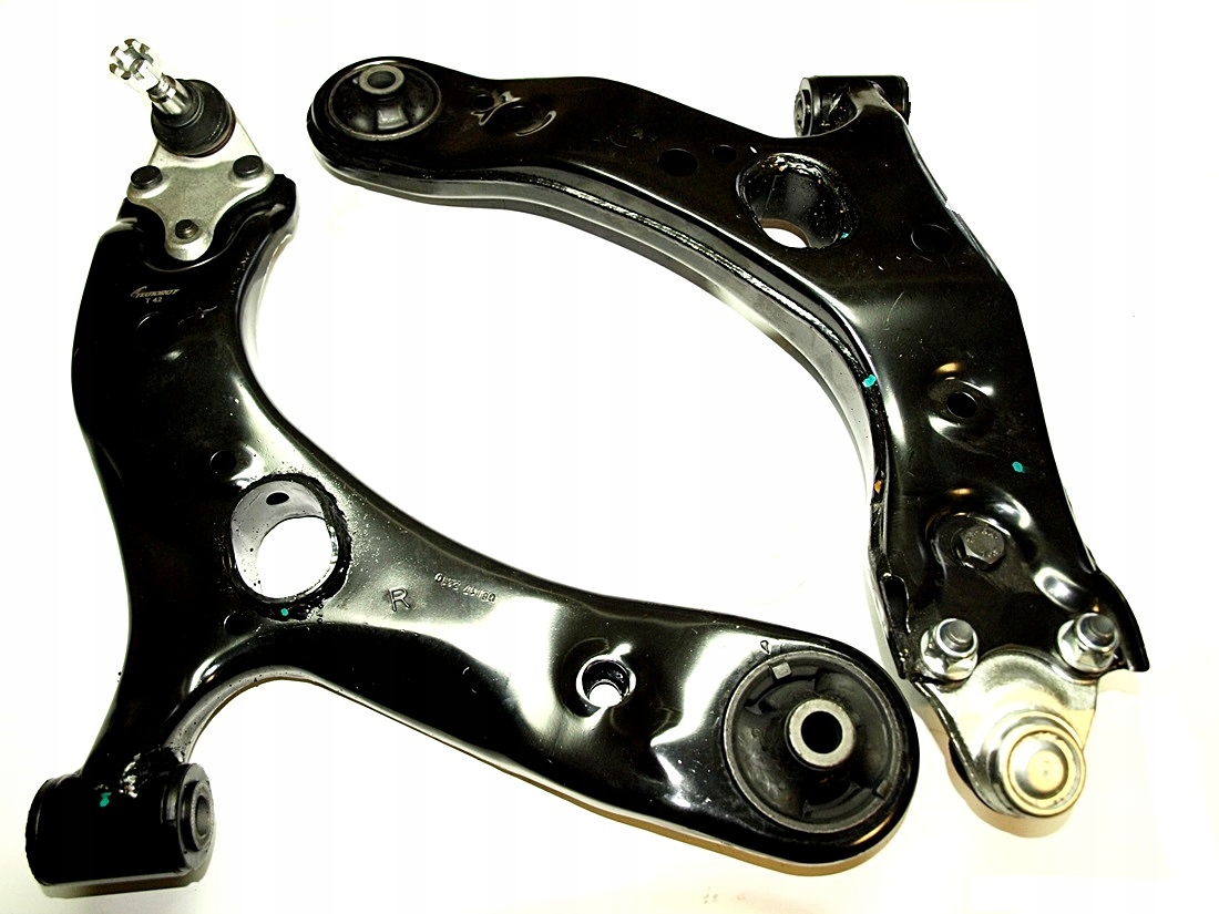 Ричаг НОМЕРszt TOYOTA PRIUS ПЛЮС 2011- НИЗ перед