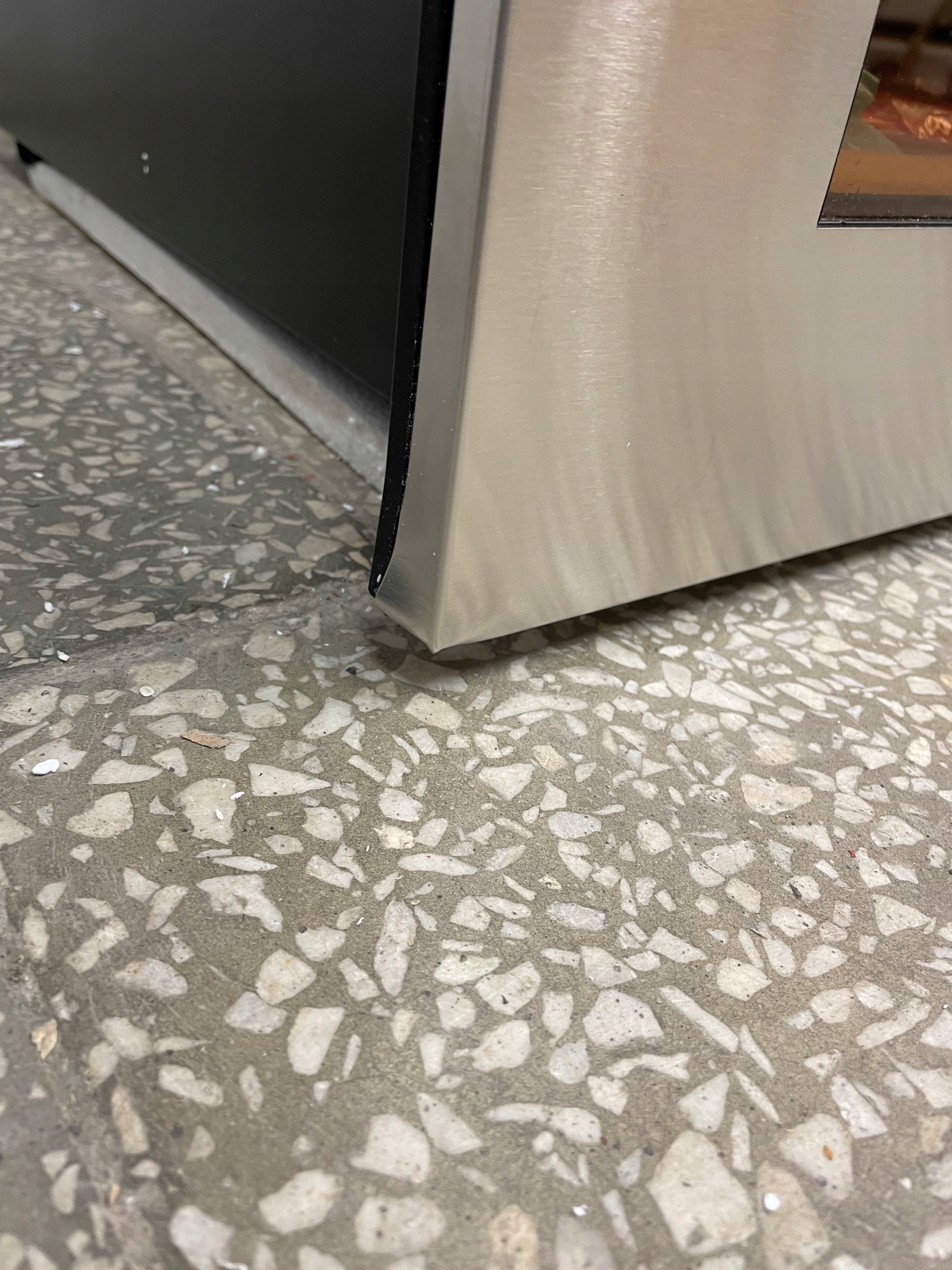 Winiarka Lodówka na wino napoje do zabudowy 2 strefy 41 butelek LED Liczba stref temperatur 2