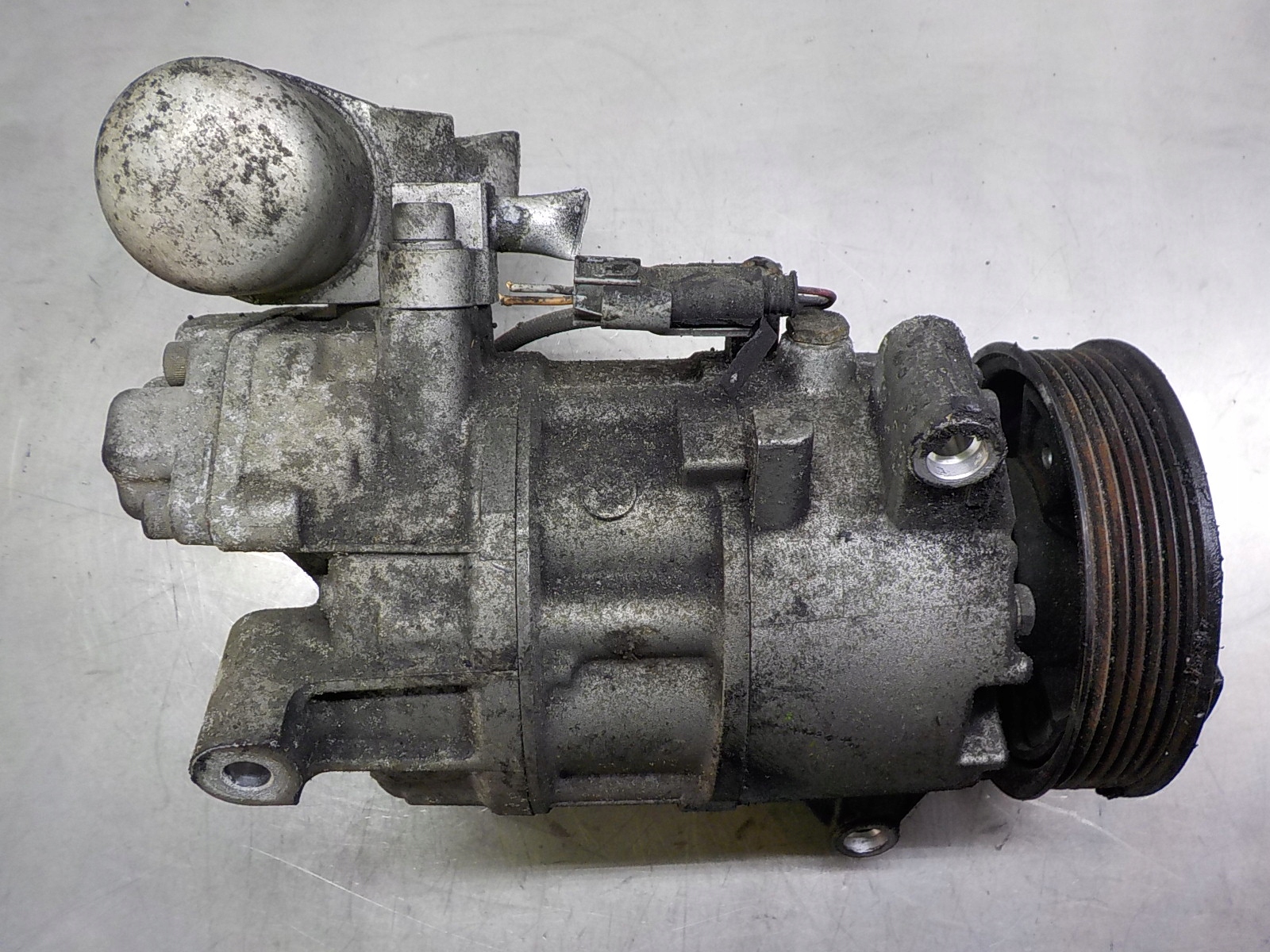 BMW E87 1.6 16V B kompresor pumpa klimatizaci 6915380-06