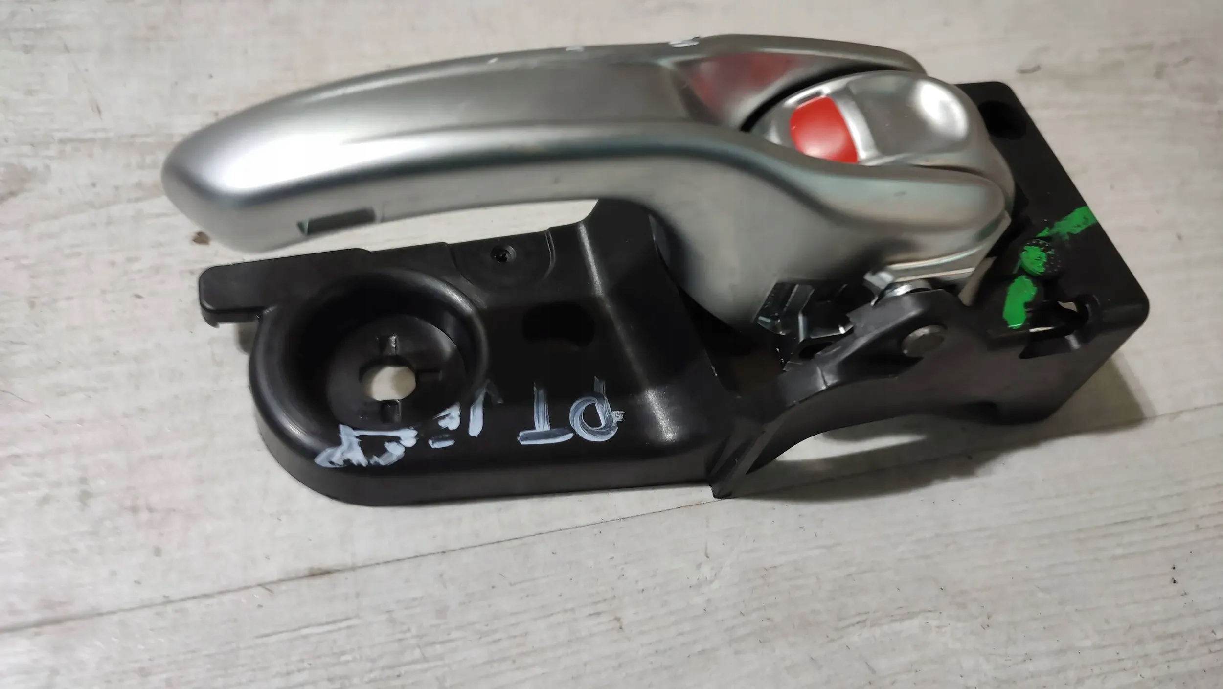 Jeep Cherokee KL 15r. 2.0d handle wewnetrza right rear part