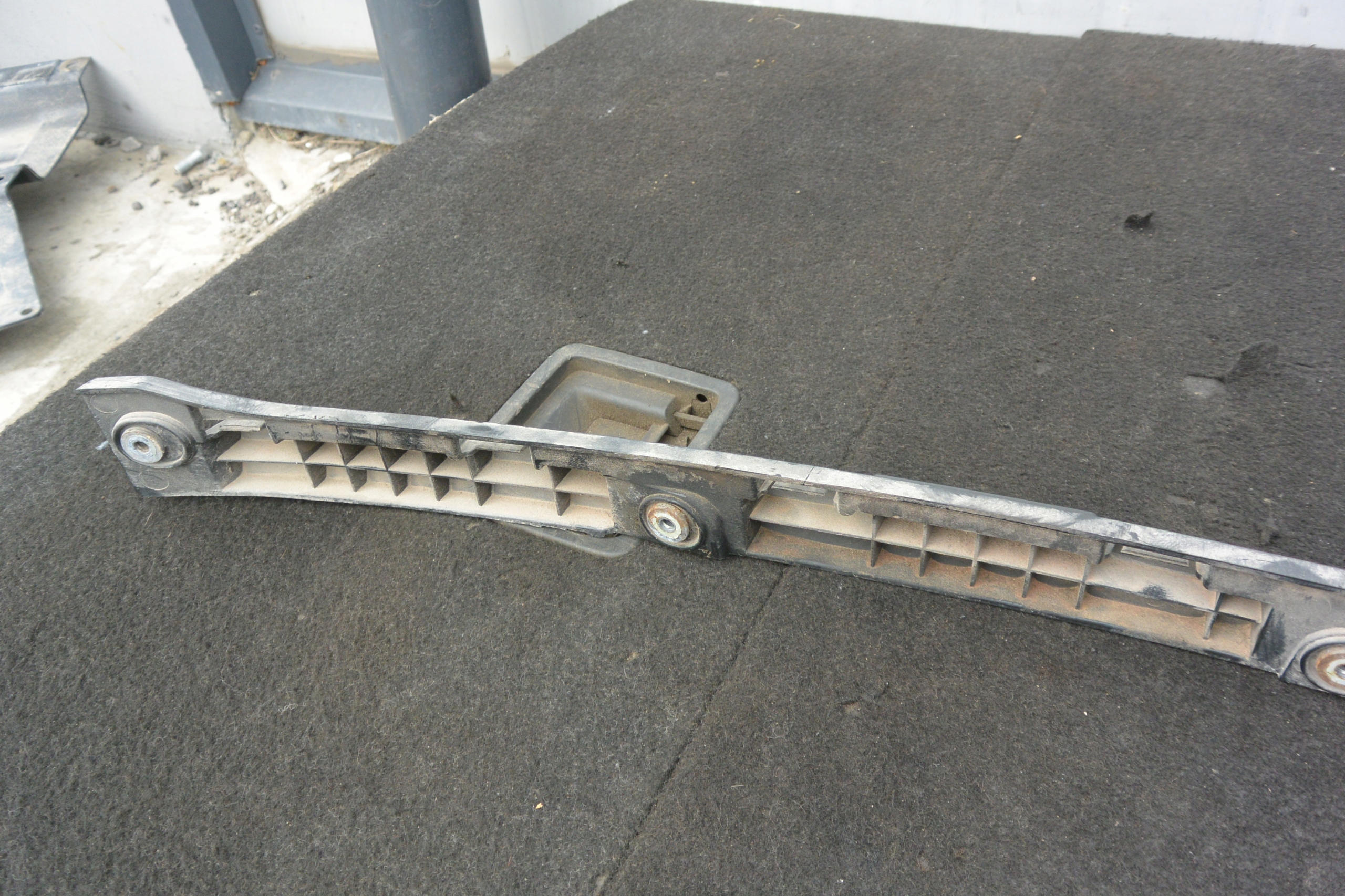 bumper bracket rear part central TESLA MODEL S 12-16