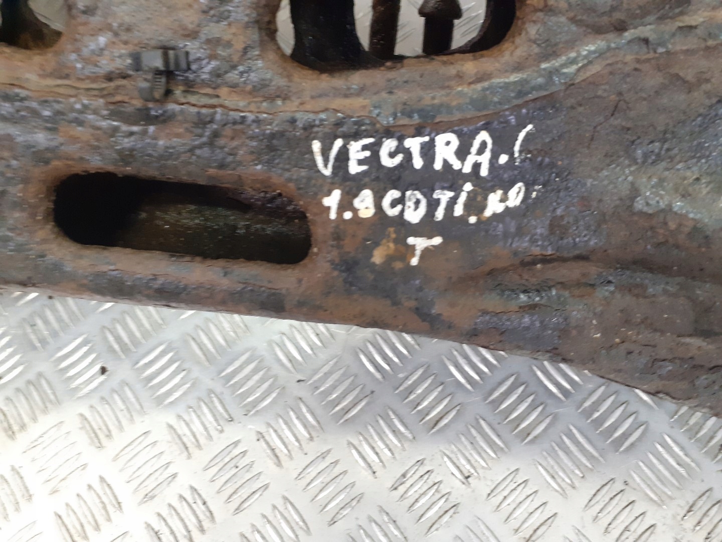 BELKA ZAWIESZENIA TYŁ OPEL VECTRA C KOMBI Producent części Opel OE