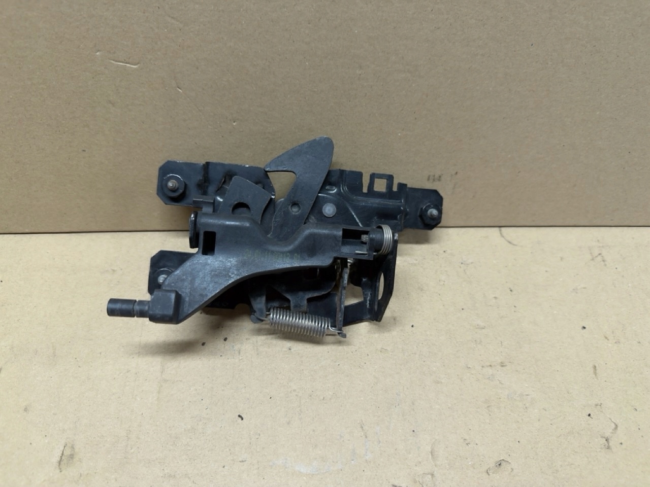 MERCEDES A-KLASA W169 B-KLASA W247 ZAMEK RYGIEL MASKI PRZÓD PRZEDNIA