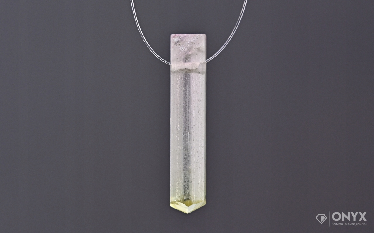 Turmalín provrtaný přírodní křišťál 19,5x4,5