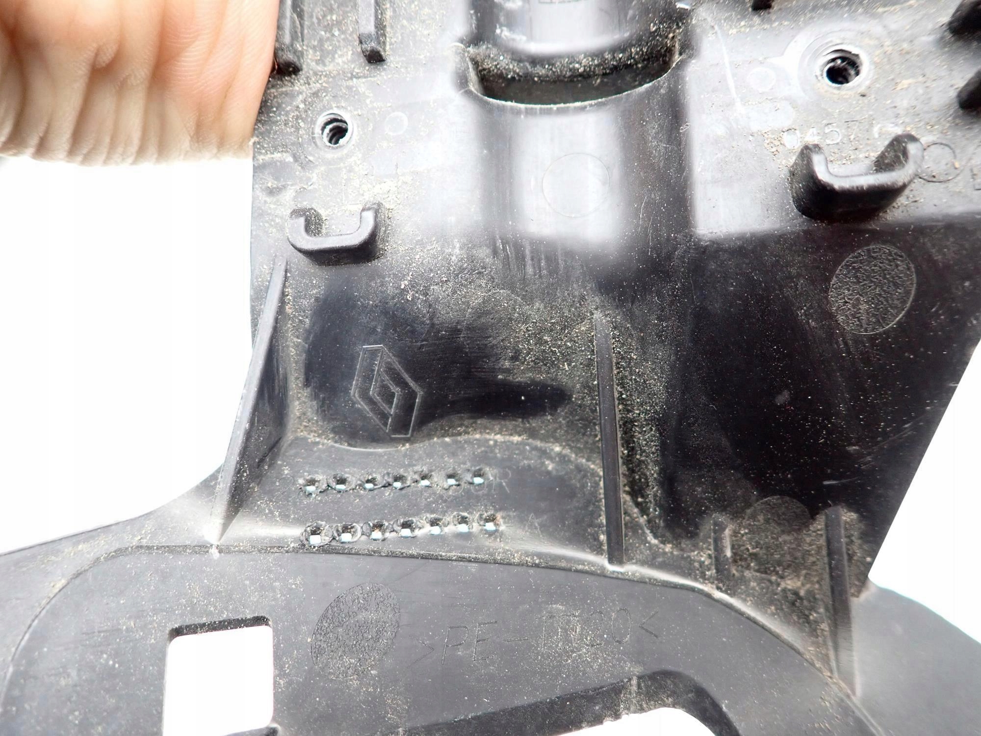 RENAULT MEGANE IV 4 16-24 Halter DYSZY der Spritzdüse links