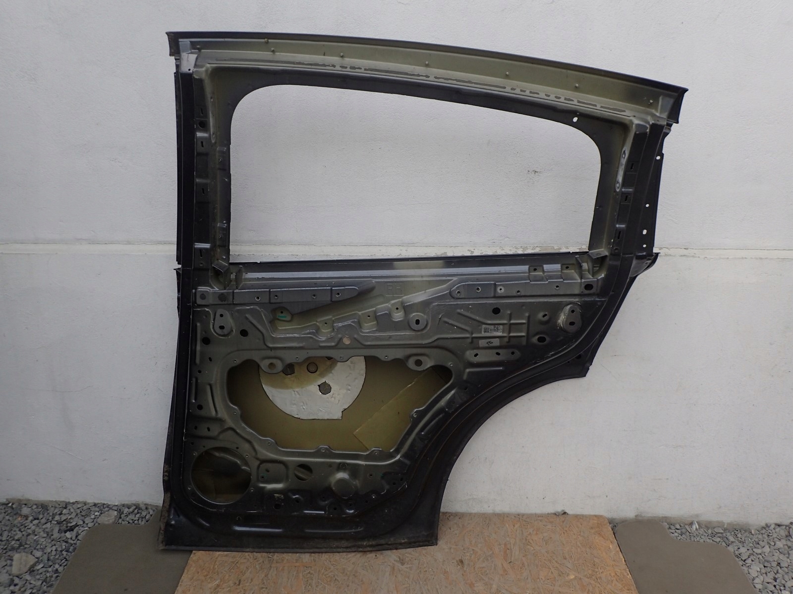 DRZWI PRAWE TYLNE PRAWY TYŁ TESLA MODEL X 2016- Numer katalogowy oryginału 1028791-00-K