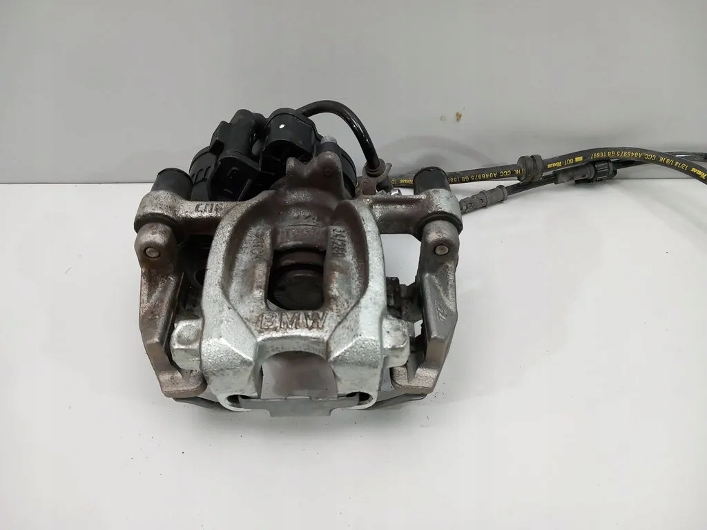 6890770 - Мини F55 F48 задний правый тормозной суппорт 6883026