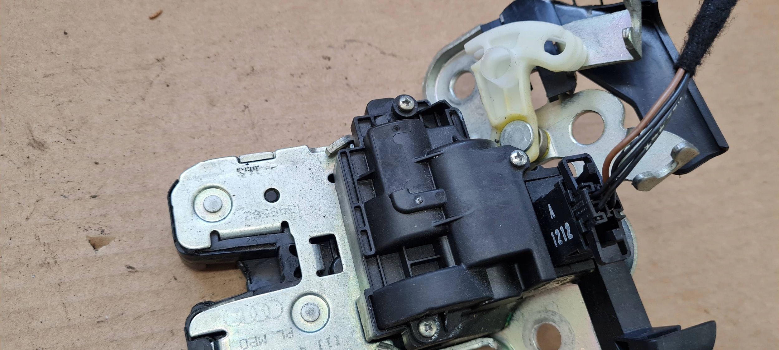 A5 8T LIFT lock bonnet boot rear part A4 B8 8K9827505A
