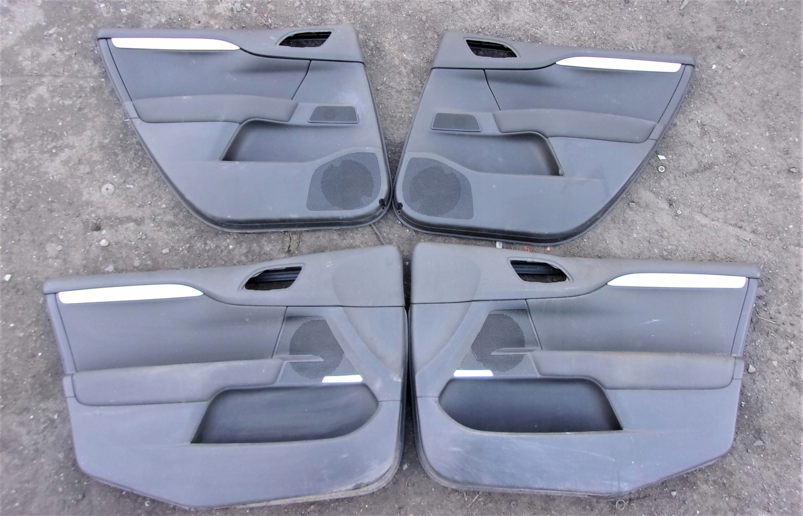 96775054ZD - CITROEN C4 II B7 оббивка бічних дверей комплект