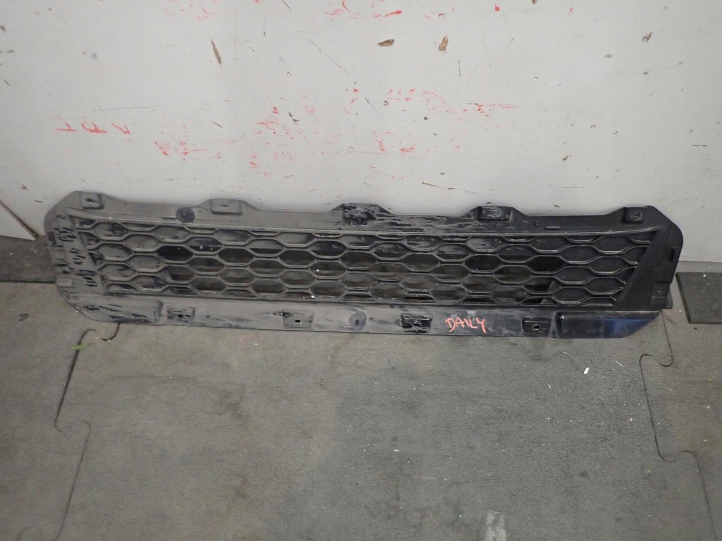 LÜFTUNGSGITTER DER STOSSSTANGE IVECO EUROCARGO 5801690084