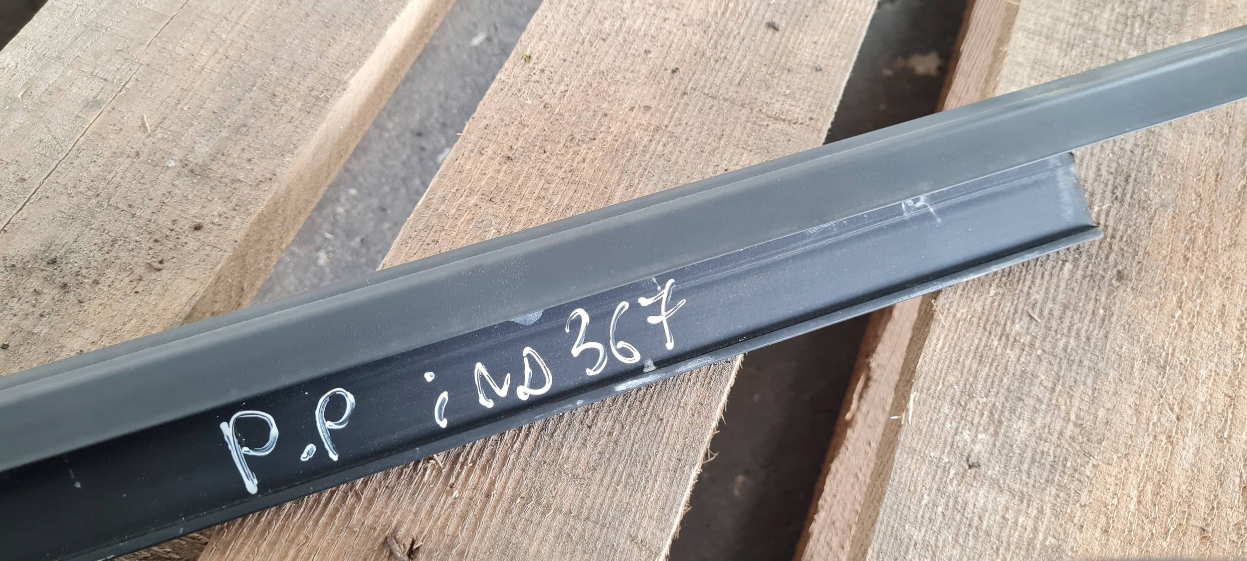 A4 B8 LIFT moulding door dust right right front MAT 8K0837478