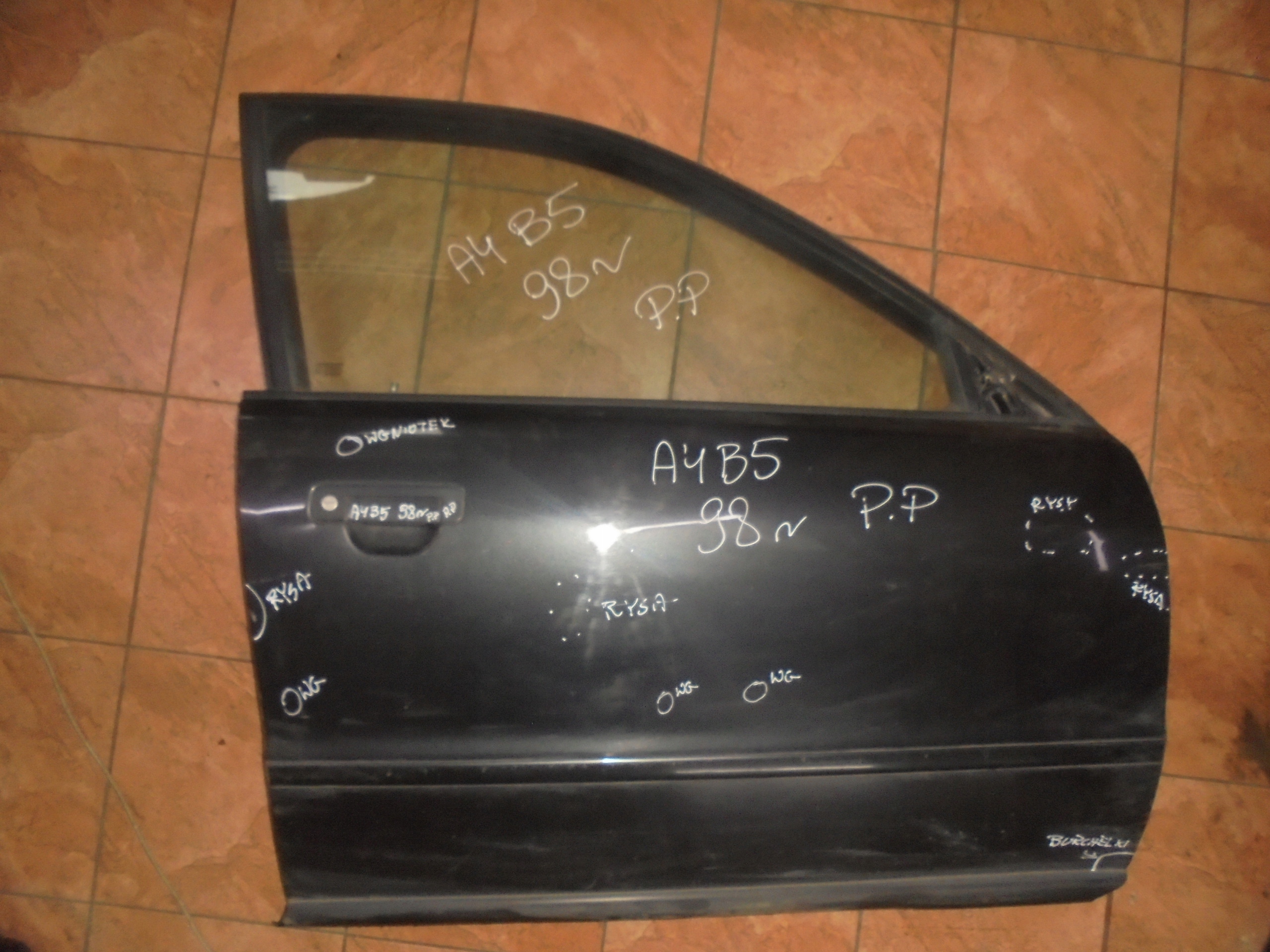 AUDI A4 b5 1.8T drzwi prawy przód