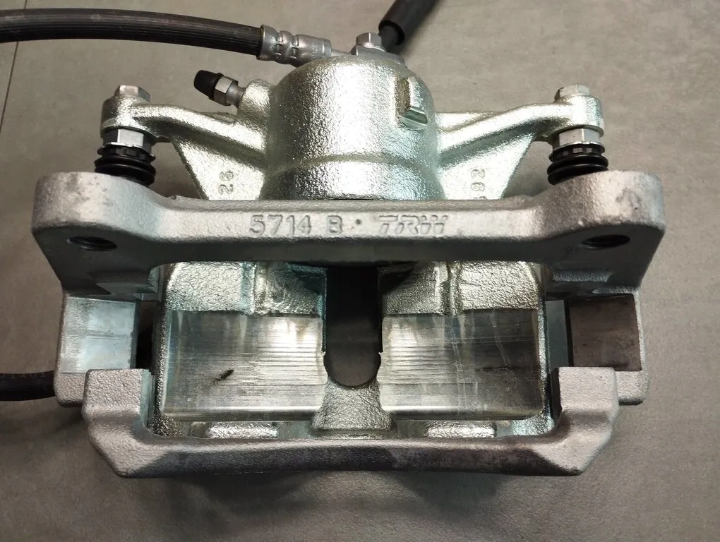 VW Touran III 5T caliper left front 3Q0105N