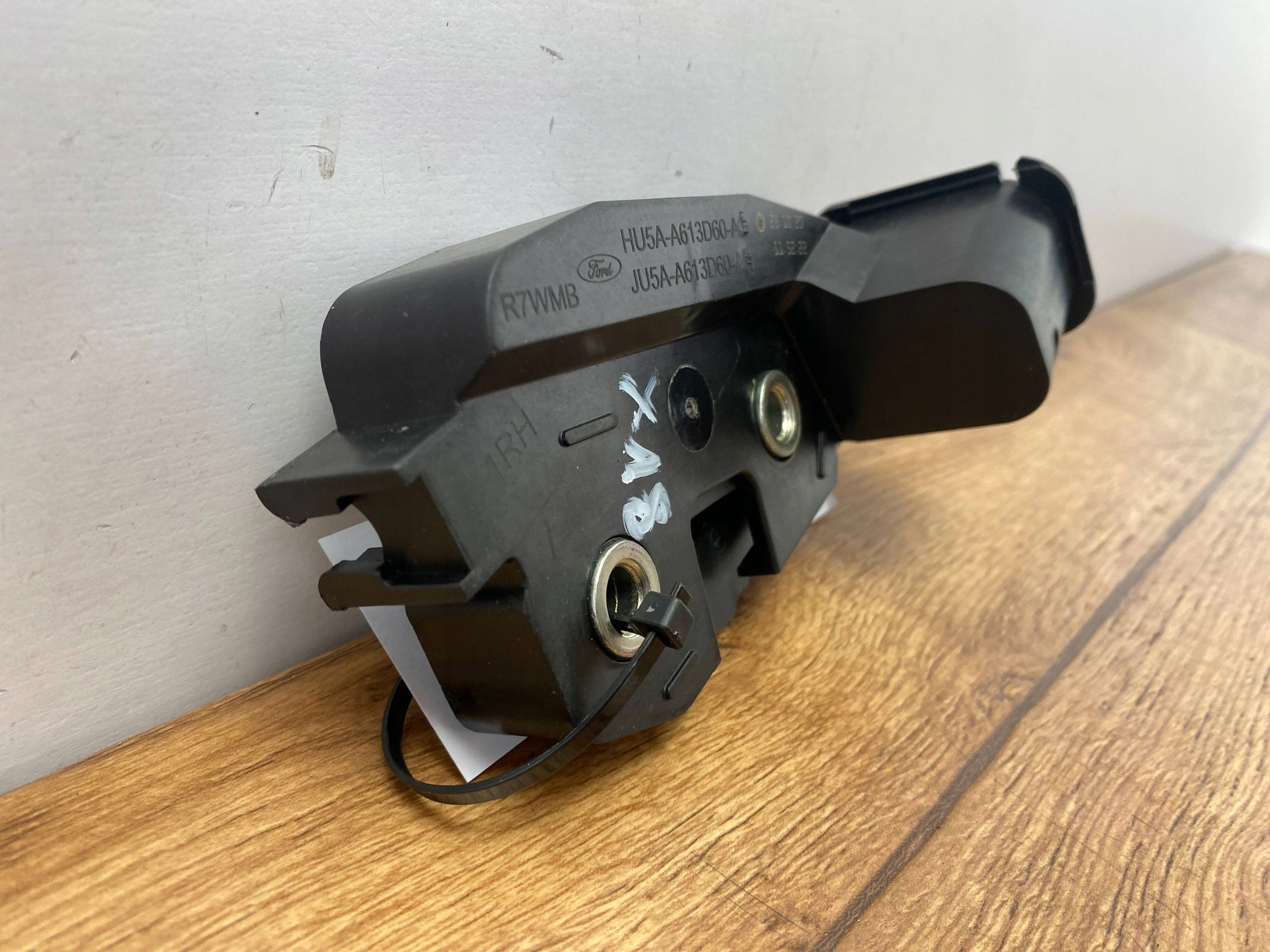 lock kanapy rear part Ford Escape IV Kuga MK3 2020+