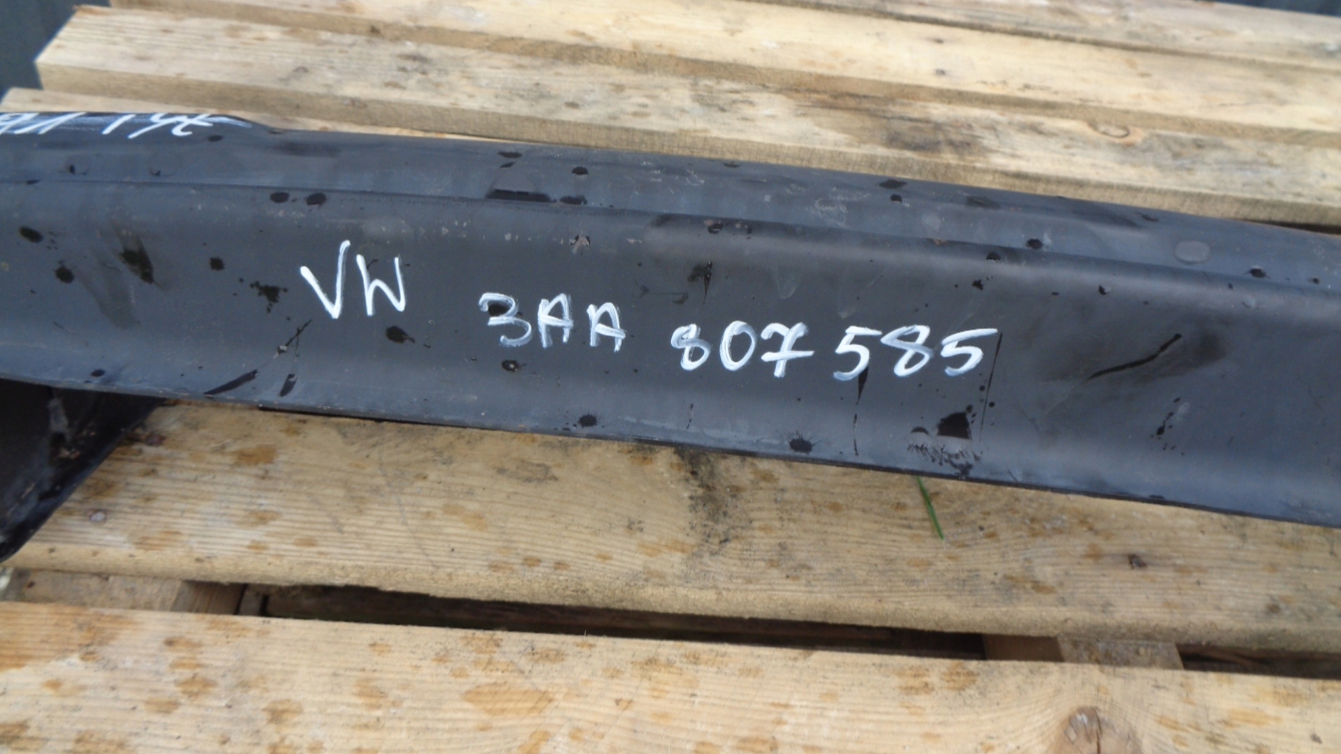 VW PASSAT B7 SEDAN belka pod zderzak 3AA807585 Strona zabudowy tył