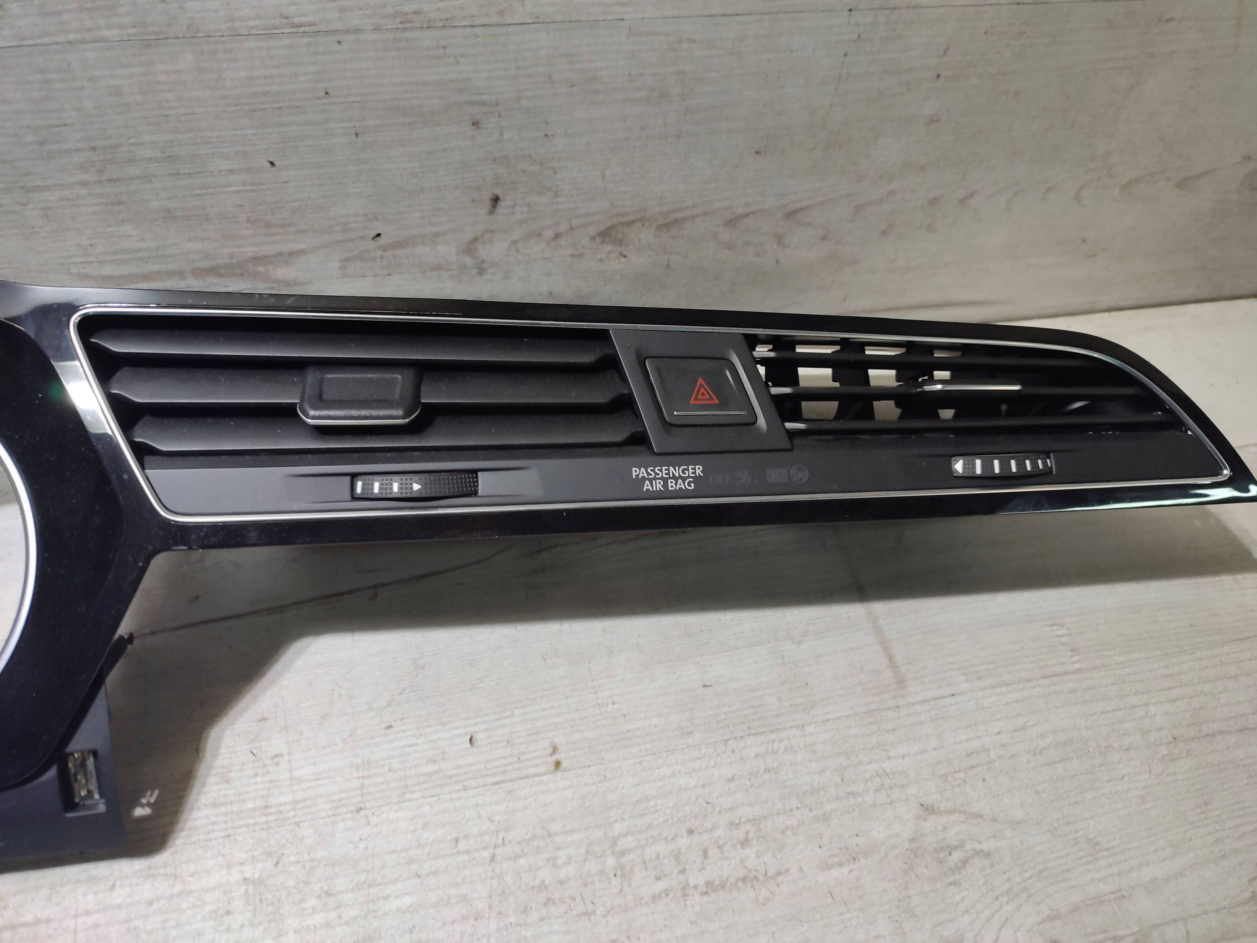 Volkswagen Touran III 2020 Panel dekor