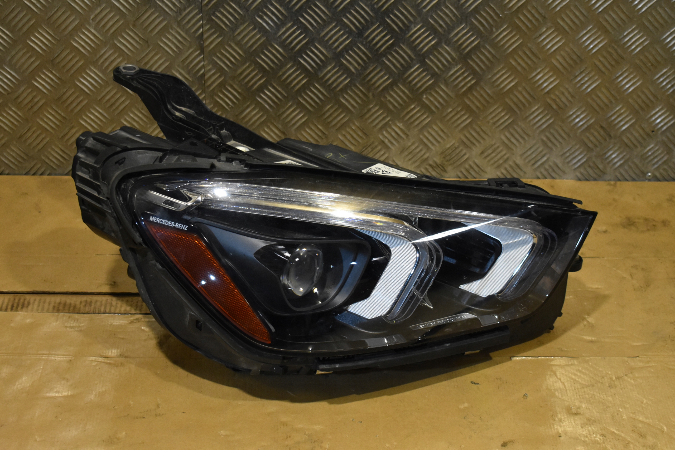 IDEALNA KPL. light front right Z MODULAMI LED PERFORMANCE MERCEDES W167 1
