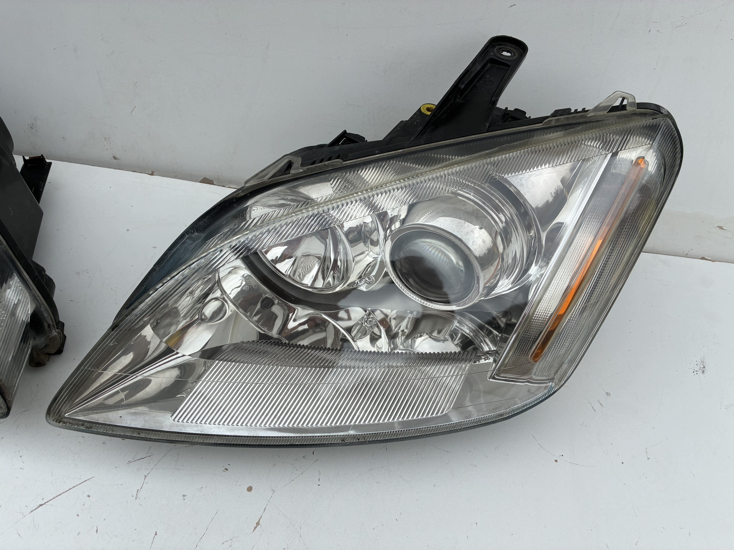 light Reflektor Xenon front front right left Ford FOCUS Mk2 04-07r. EU