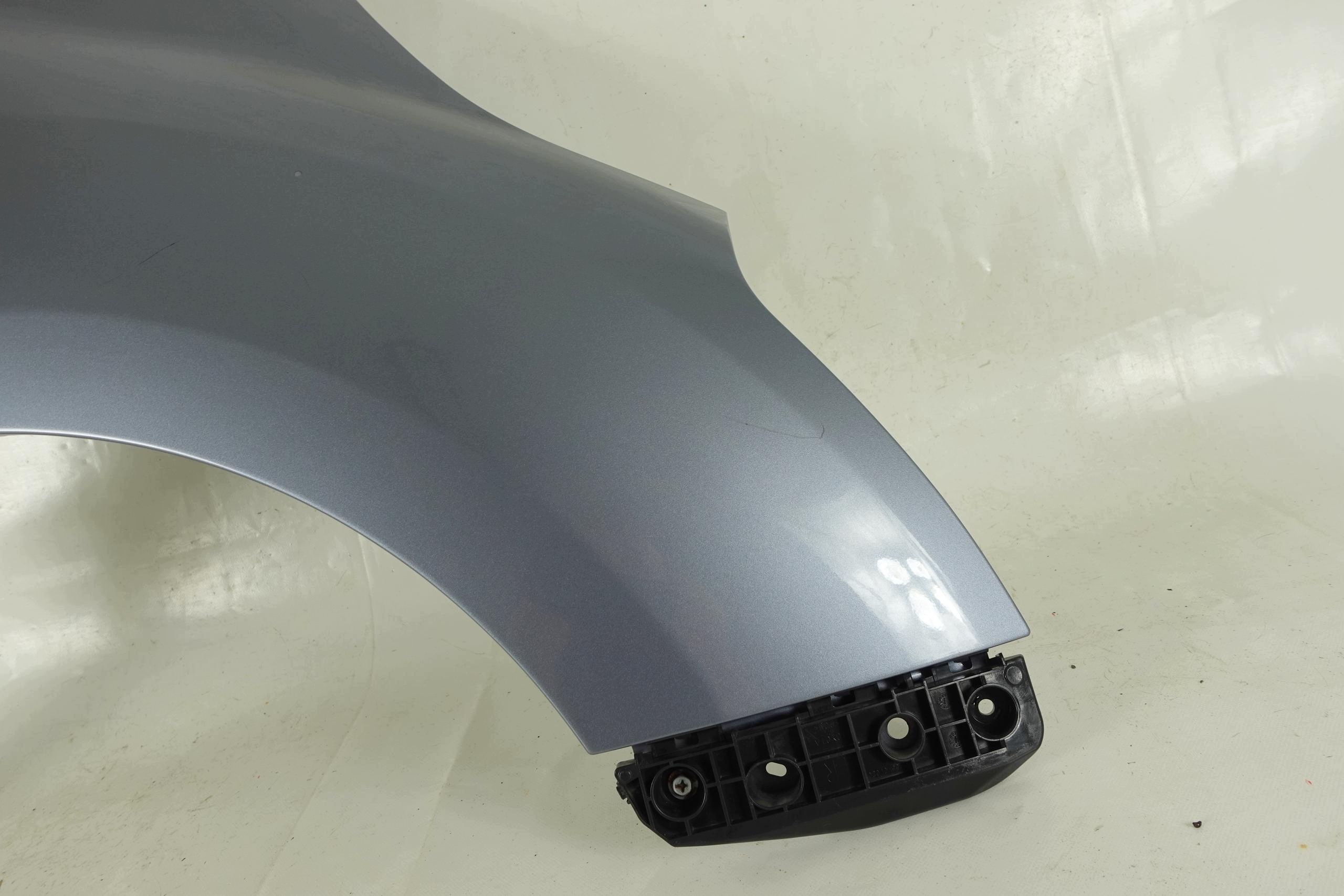 fender right front front TOYOTA VERSO 09-13 8T4 2009-2013