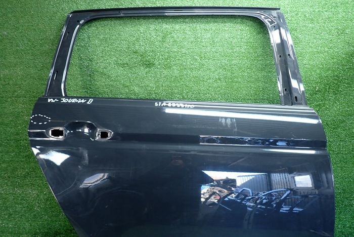 VW TOURAN15- door right rear. rear part