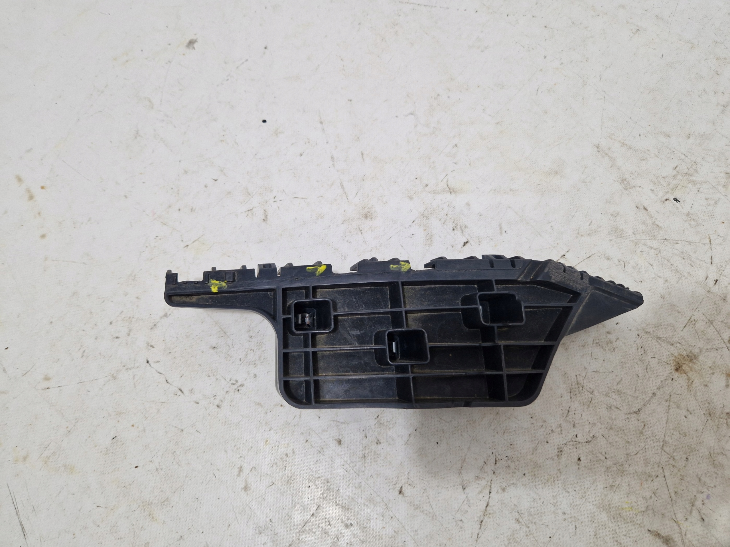CADILLAC ESCALADE IV 2014 - bumper bracket left front front 23238319