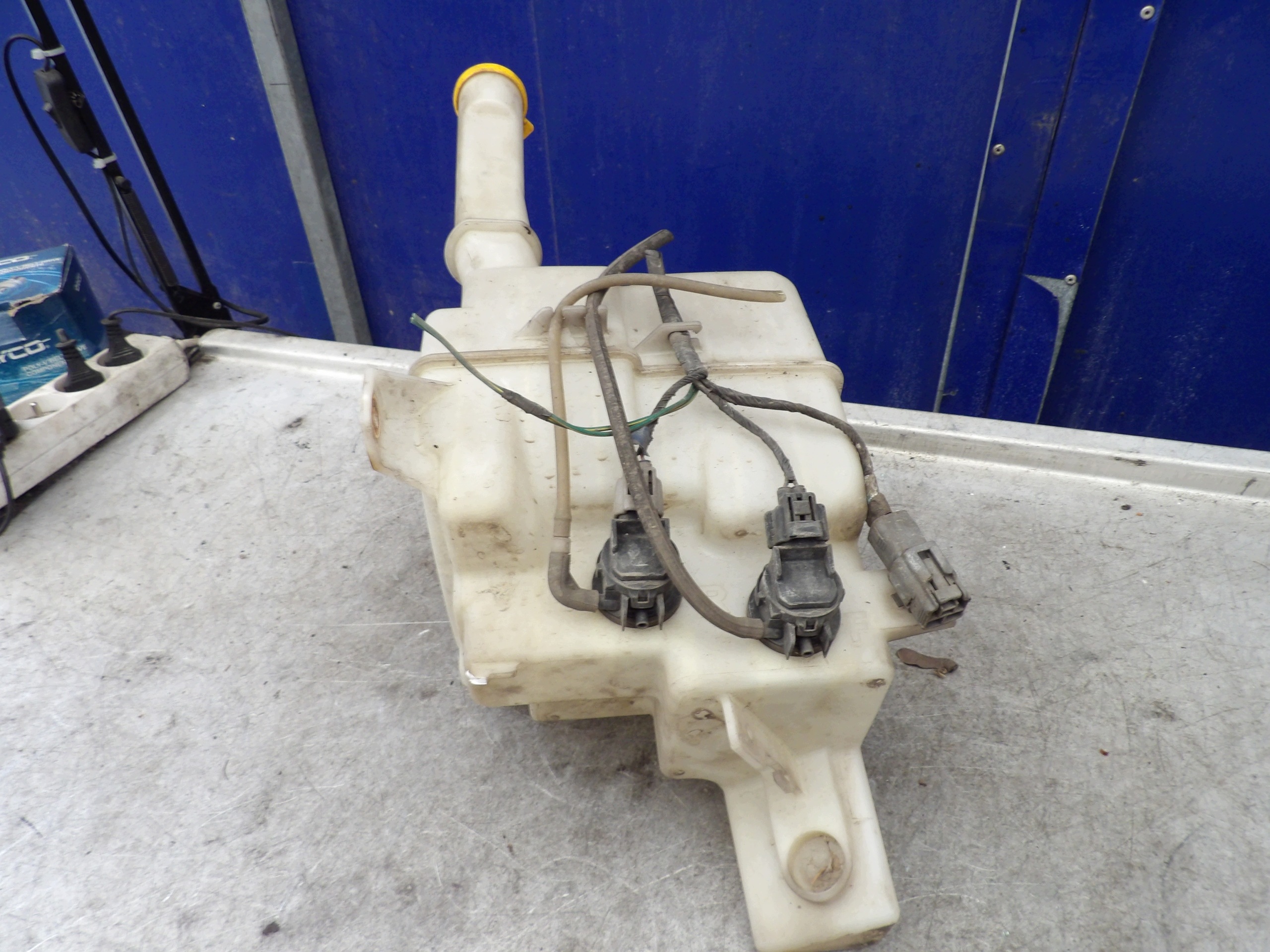 Mazda 6 and lift washer fluid tank