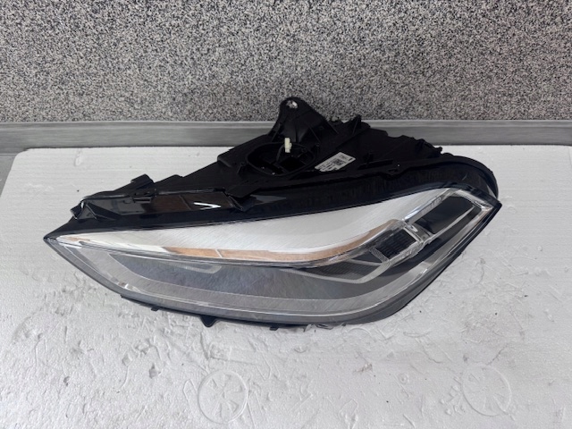 light left BMW Serie 1 F40 Full Led