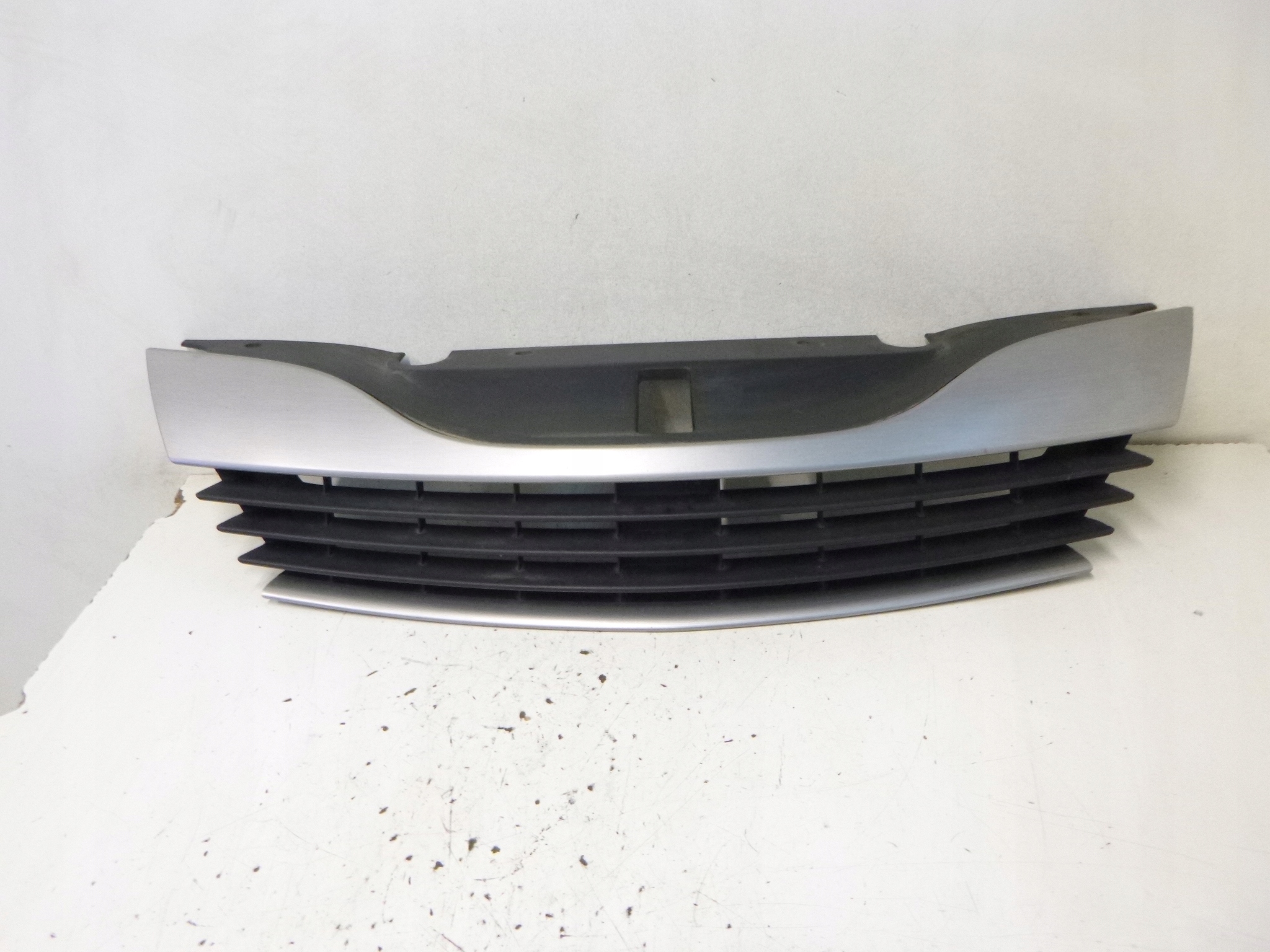 GRILL GRILL RENAULT LAGUNA II 04R.