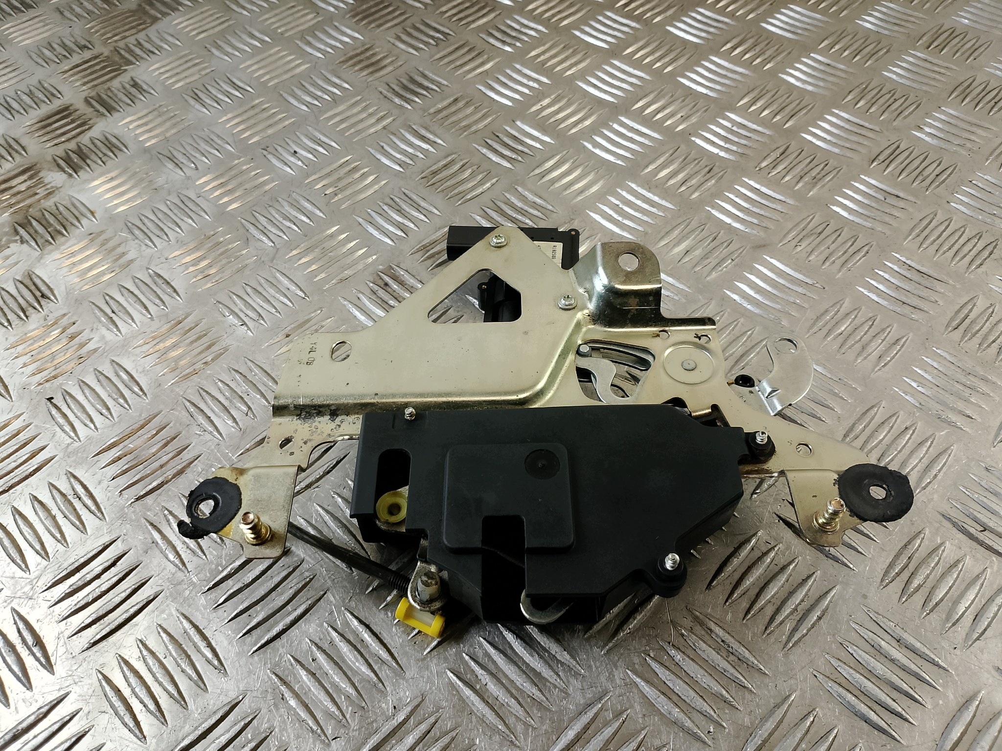 lock bonnet rear part MAZDA TRIBUTE 5L847843400