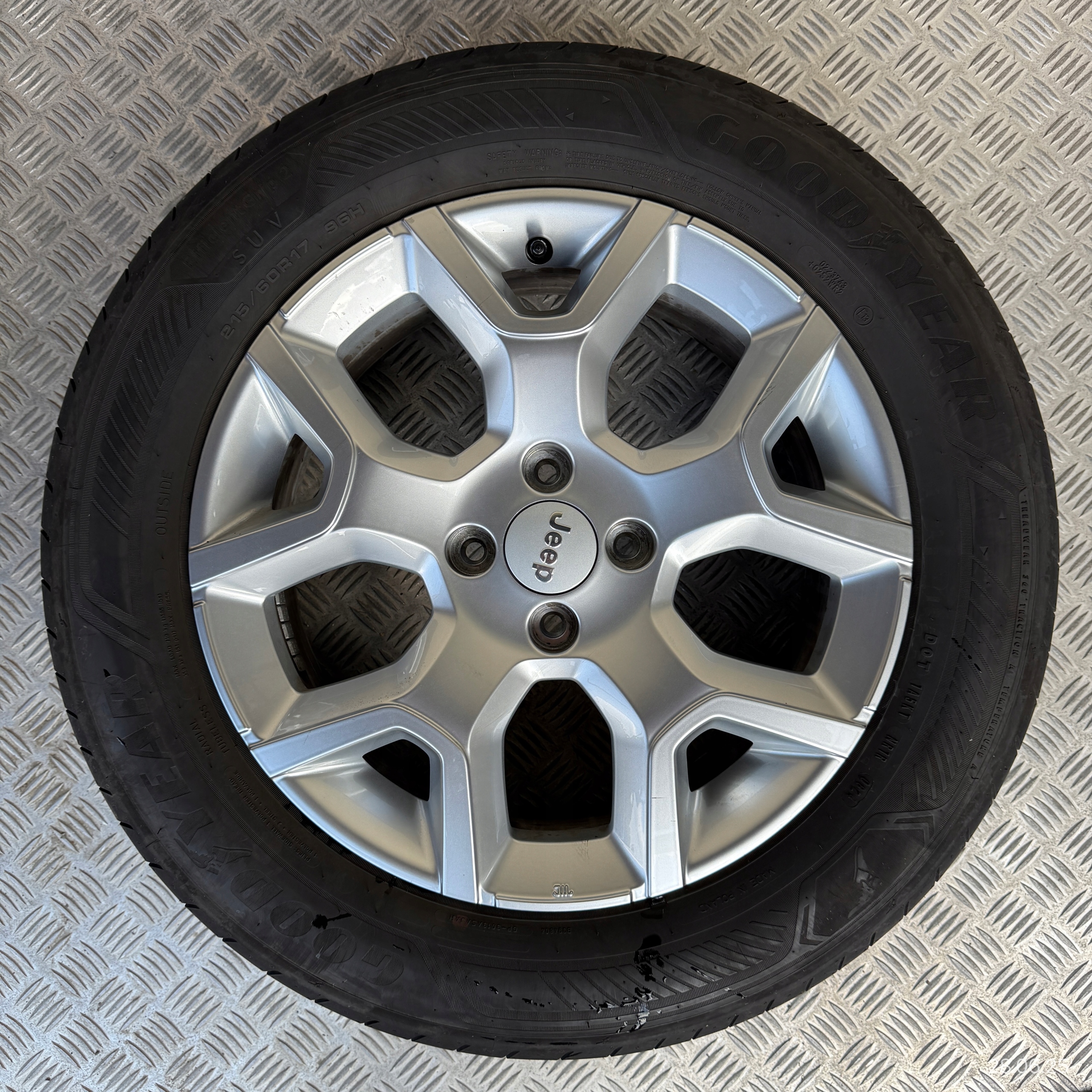 discs wheels tyres JEEP AVENGER GOODYEAR 215/60/17" 5MM summer